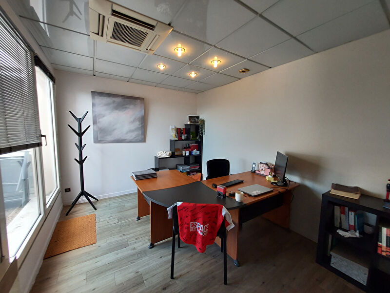 Photo Bureaux La Roche Sur Yon 4 pièce(s) 50.75 m2 image 3/6