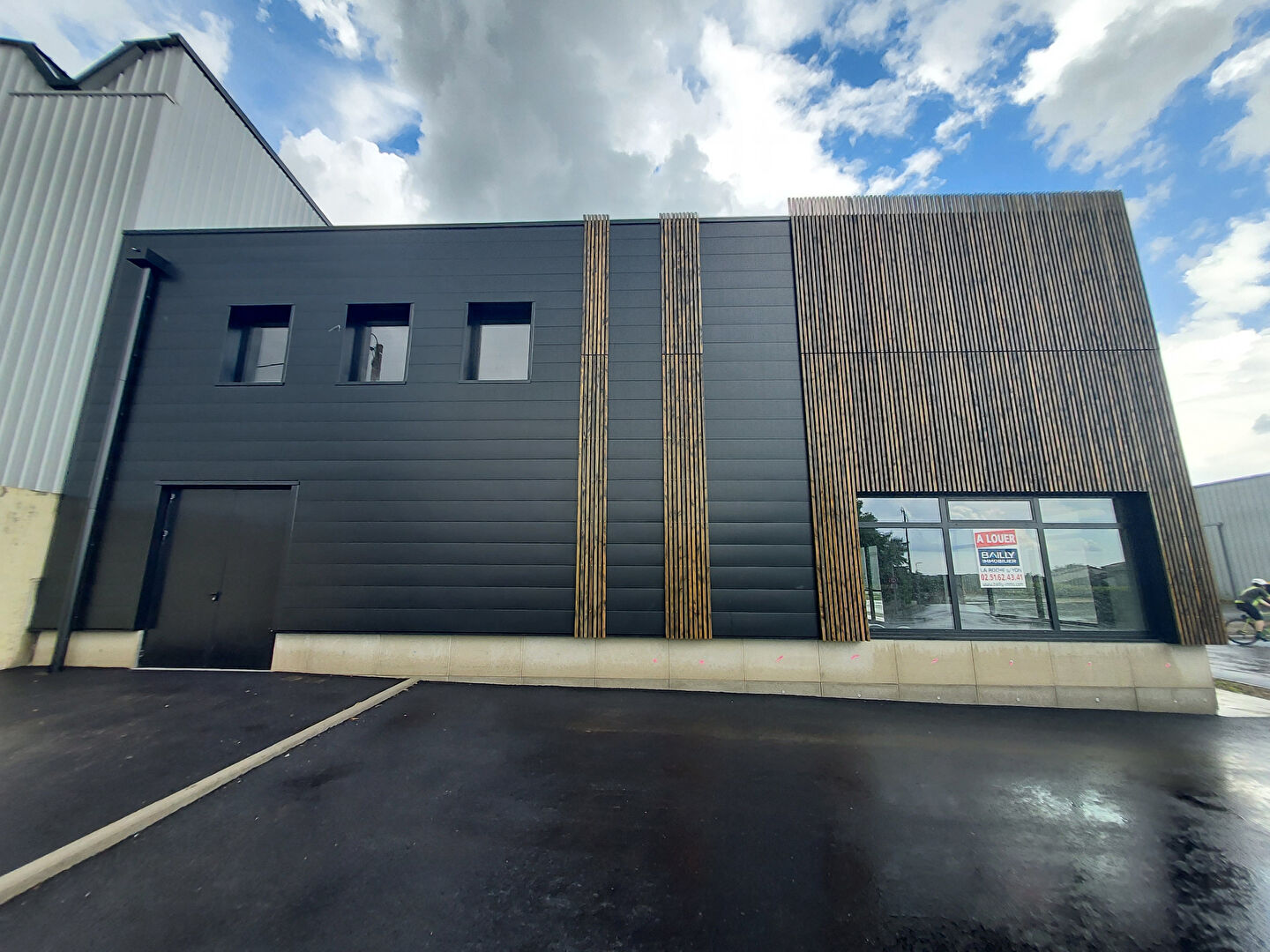 Photo Local commercial La Roche Sur Yon 422 m2 image 2/3