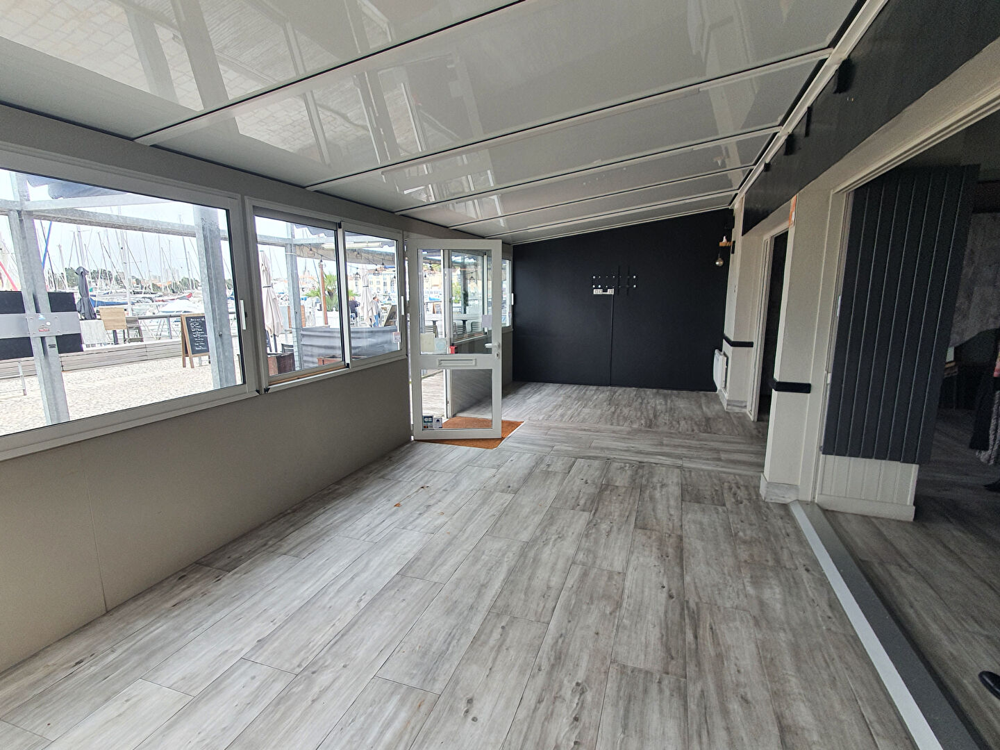 Photo Local commercial Les Sables D Olonne 72.30 m2 image 2/3