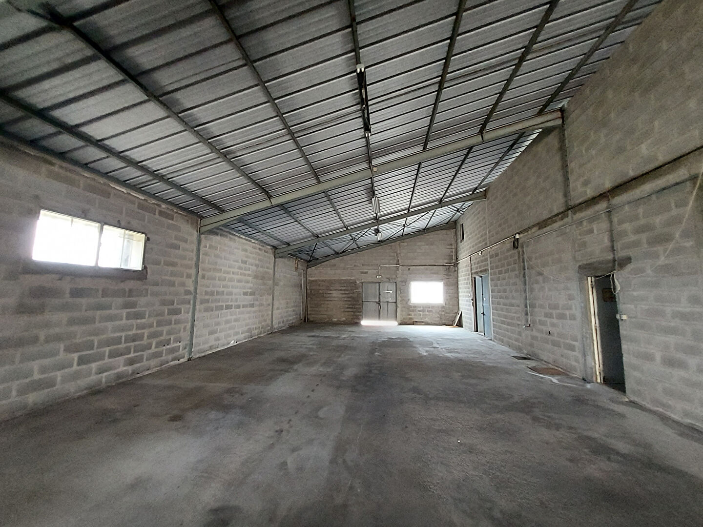 Photo Local commercial Sainte Gemme La Plaine 1230 m2 image 3/4