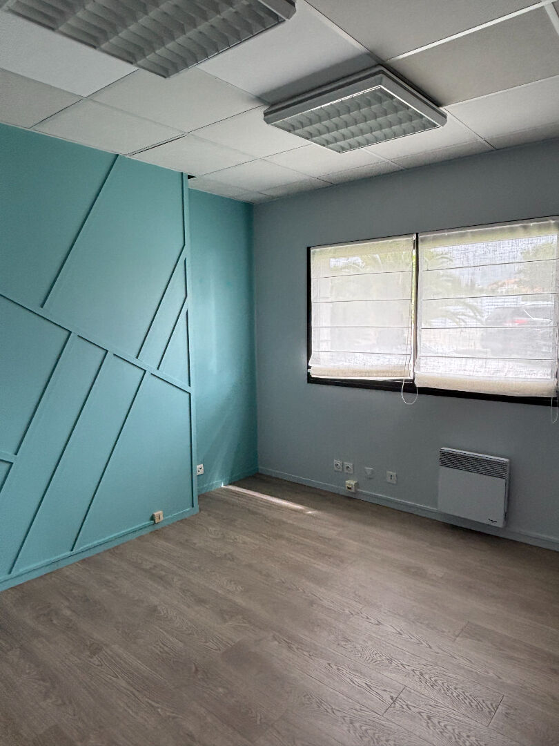 Photo Bureaux Les Sables D Olonne 67 m2 image 4/5