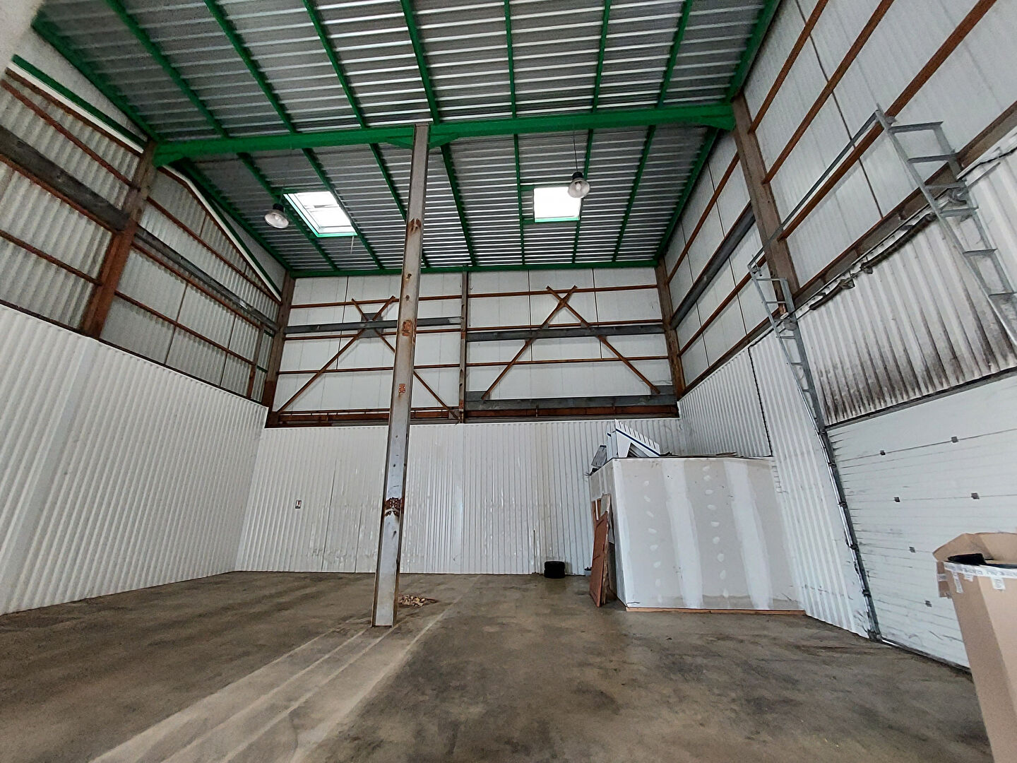 Photo Local commercial Challans 600 m2 image 2/3