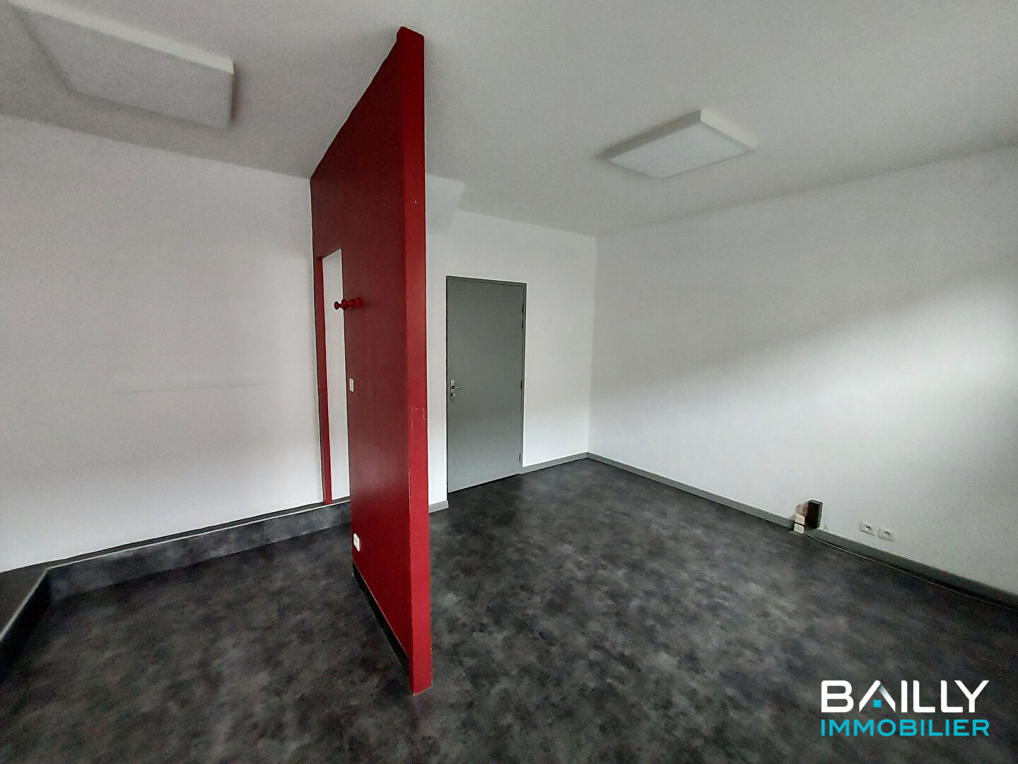 Photo Local commercial La Roche Sur Yon 86.75 m2 image 1/4