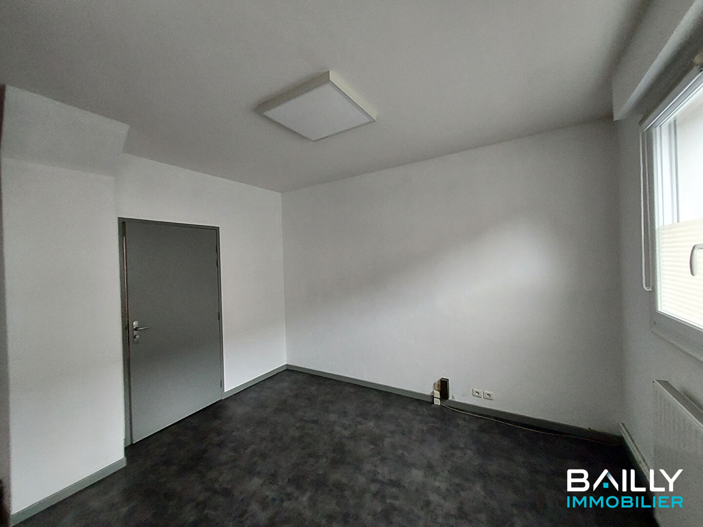 Photo Local commercial La Roche Sur Yon 86.75 m2 image 2/4