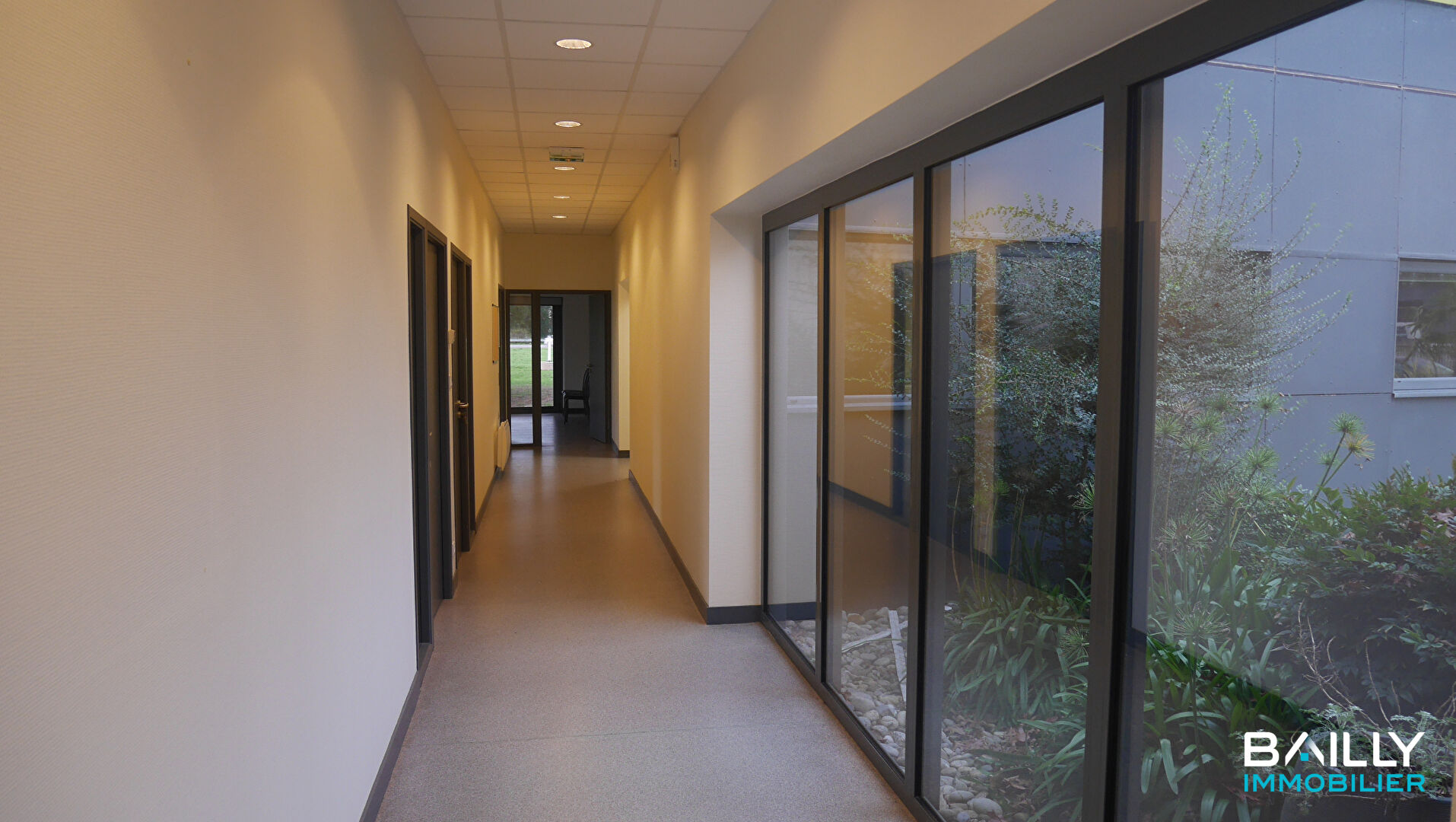 Photo Bureaux Belleville Sur Vie 710 m2 image 2/4