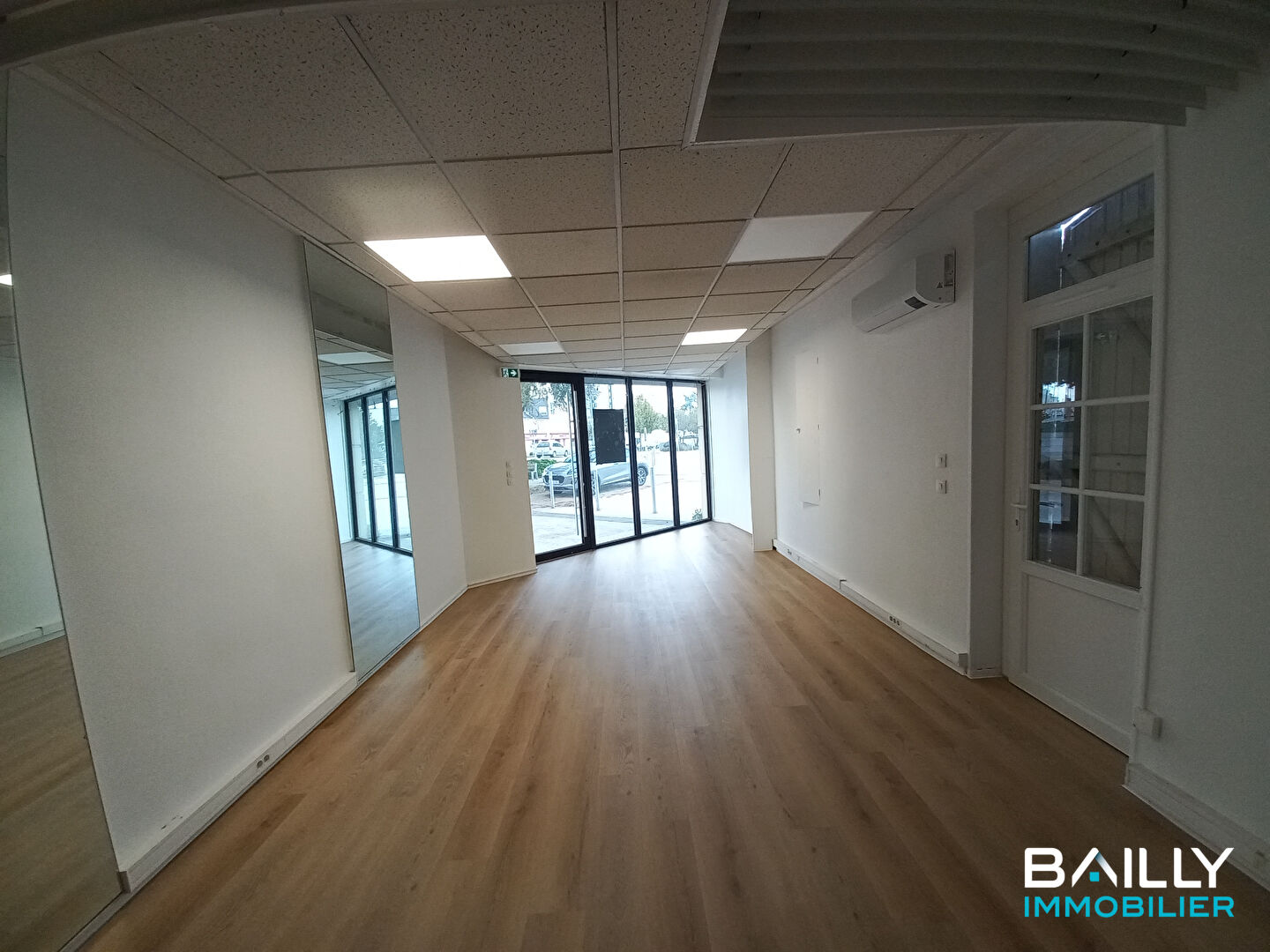 Photo Local commercial La Roche Sur Yon 61 m2 image 2/4