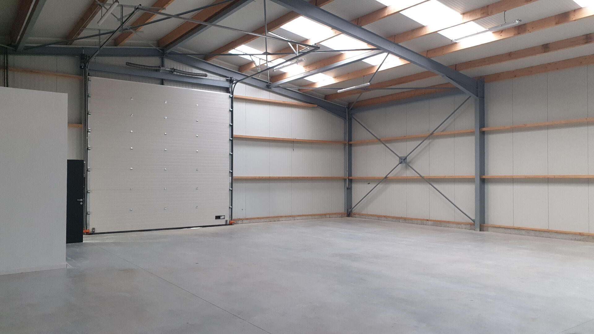 Visuel 4 de l'annonce : LOCAL ACTIVITE DIRINON A LOUER