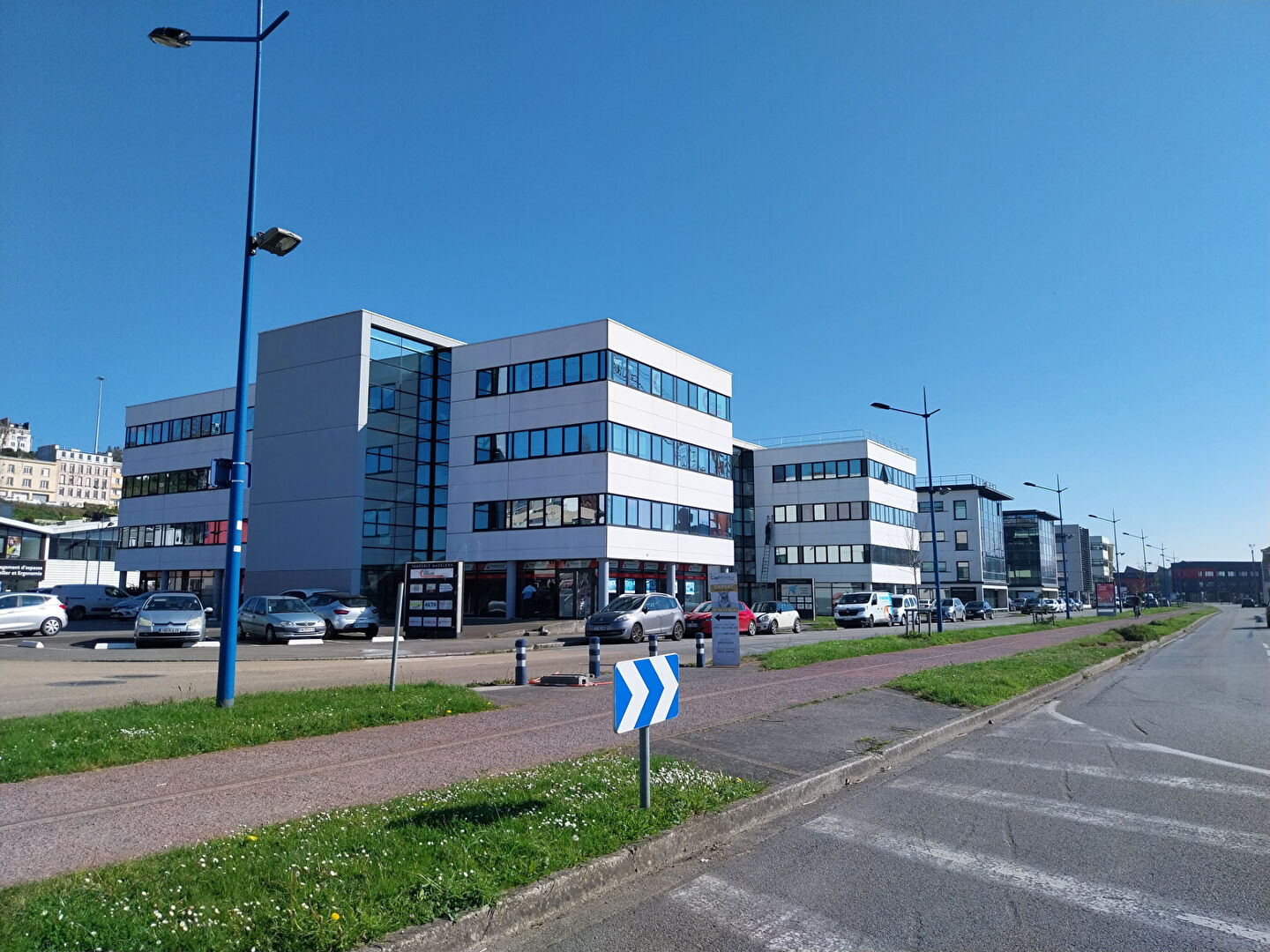 A LOUER - BUREAUx de 220 m2 - PORT DE COMMERCE