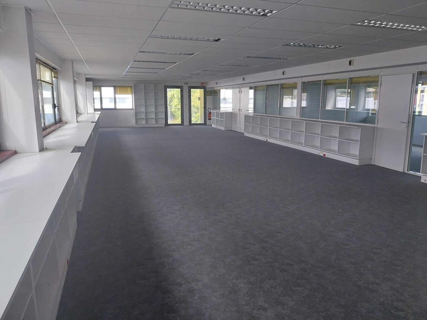 Visuel 5 de l'annonce : A LOUER - BUREAUx de 220 m2 - PORT DE COMMERCE