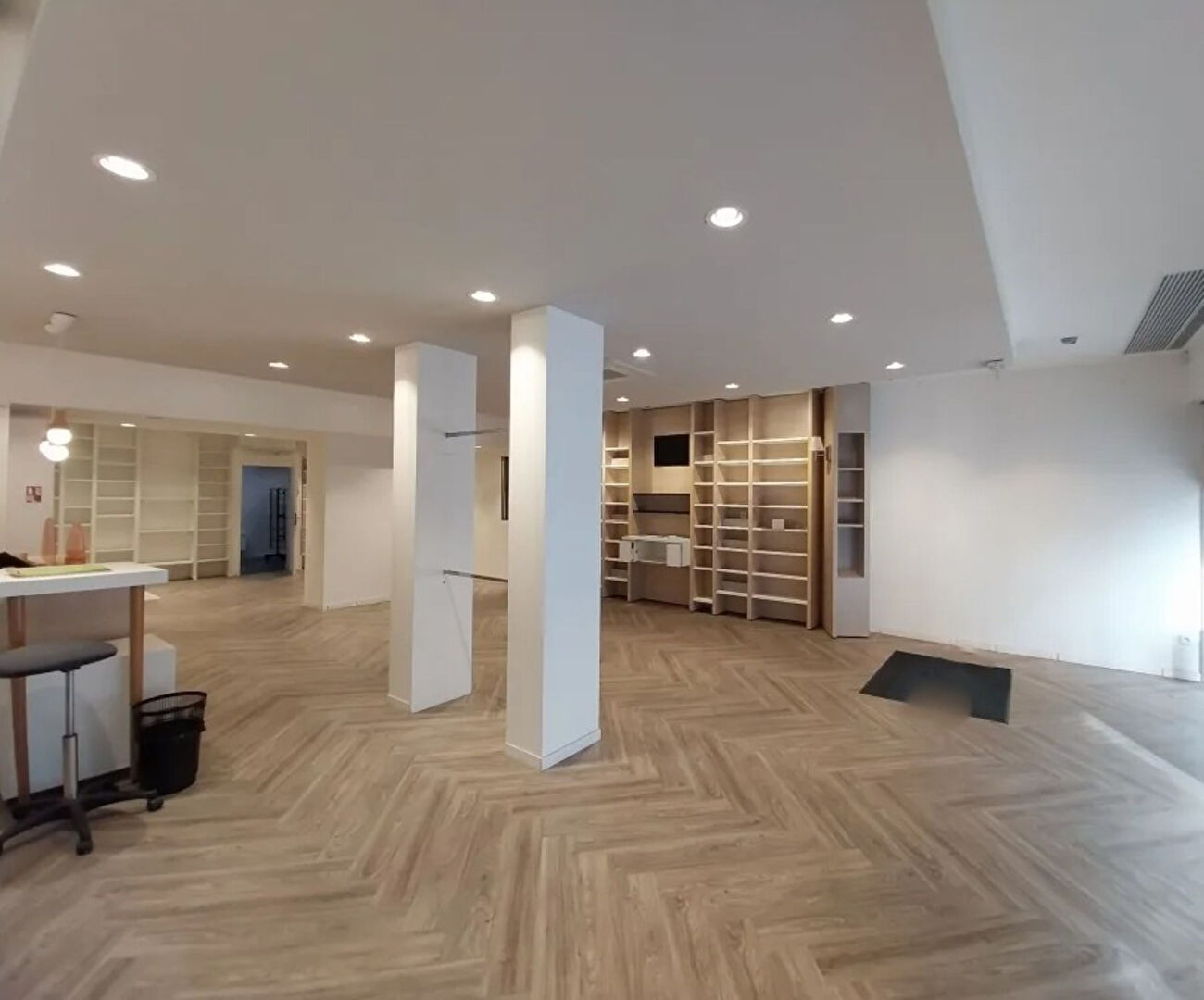 Visuel 2 de l'annonce : A LOUER LOCAL COMMERCIAL