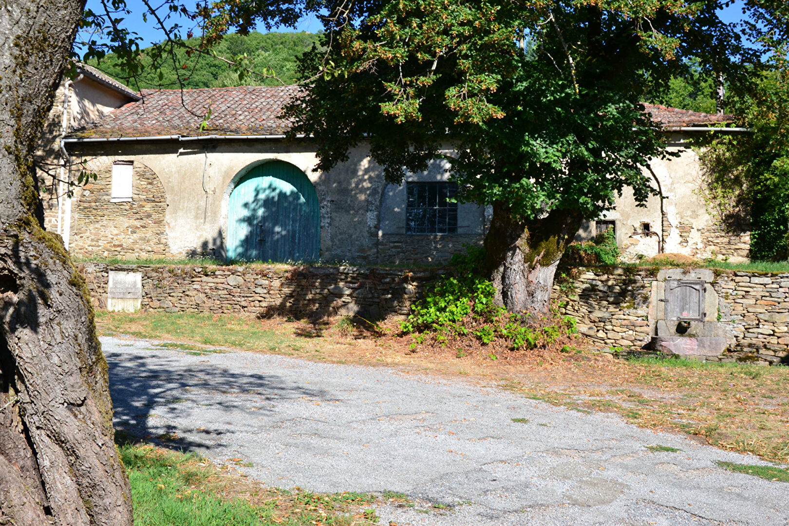 Photo Courniou parc du haut Languedoc bâtisse ancienne de 200m² avec terrain de 510 m² image 1/6