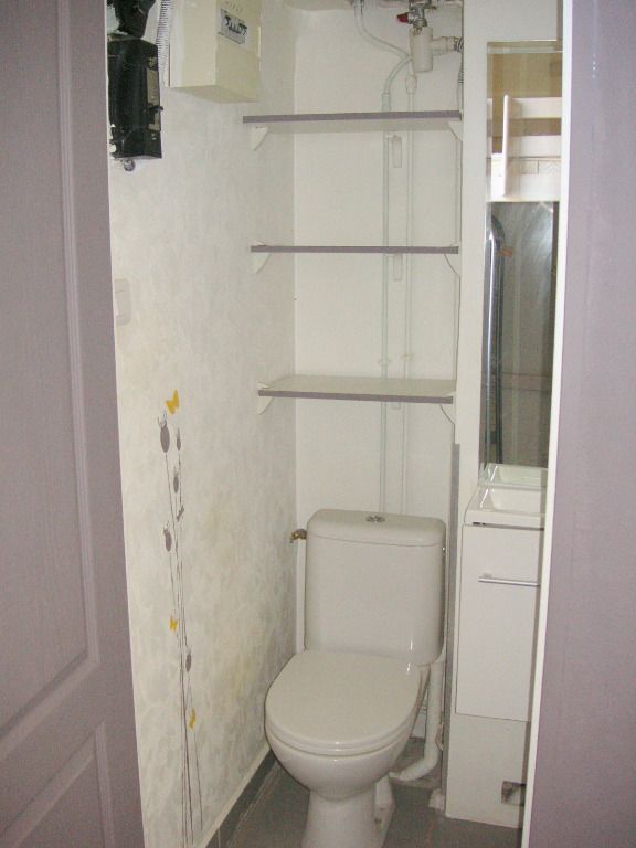 Photo Nantes à louer Studio meublé Quai de la Fosse image 4/6