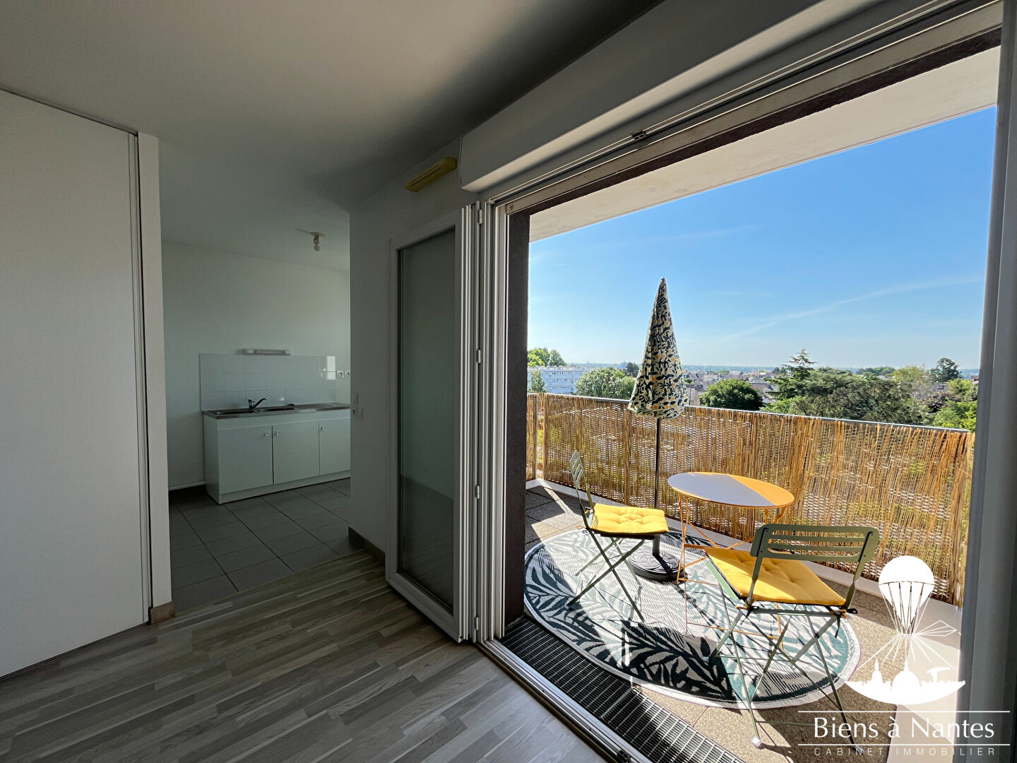 Photo A vendre appartement  T3 Nantes Croix Bonneau Balcon et 2 parkings image 3/6