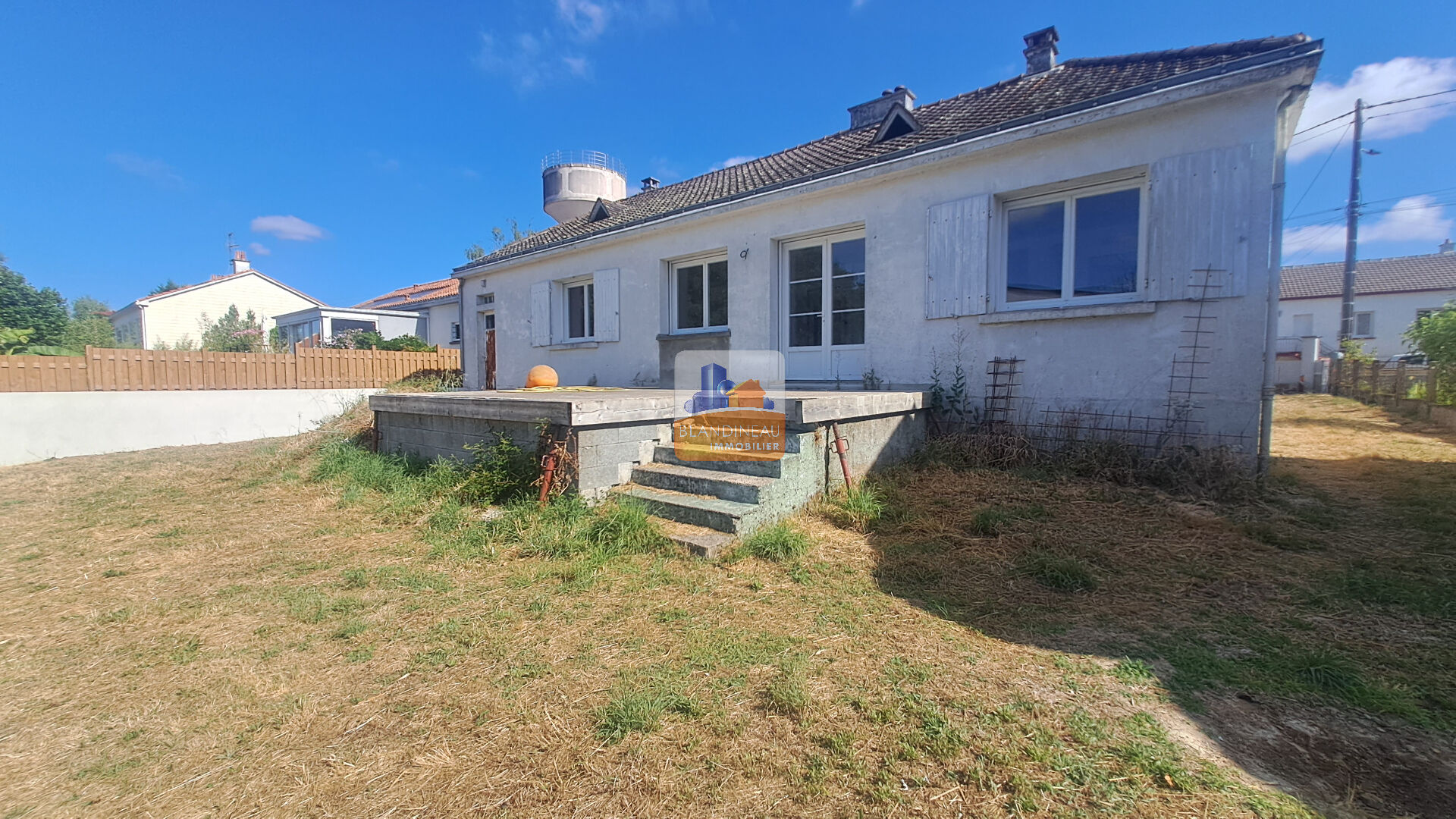 ST JEAN DE BOISEAU - PLAIN PIED 3CH, GARAGE, JARDIN. A FINIR DE RENOVER