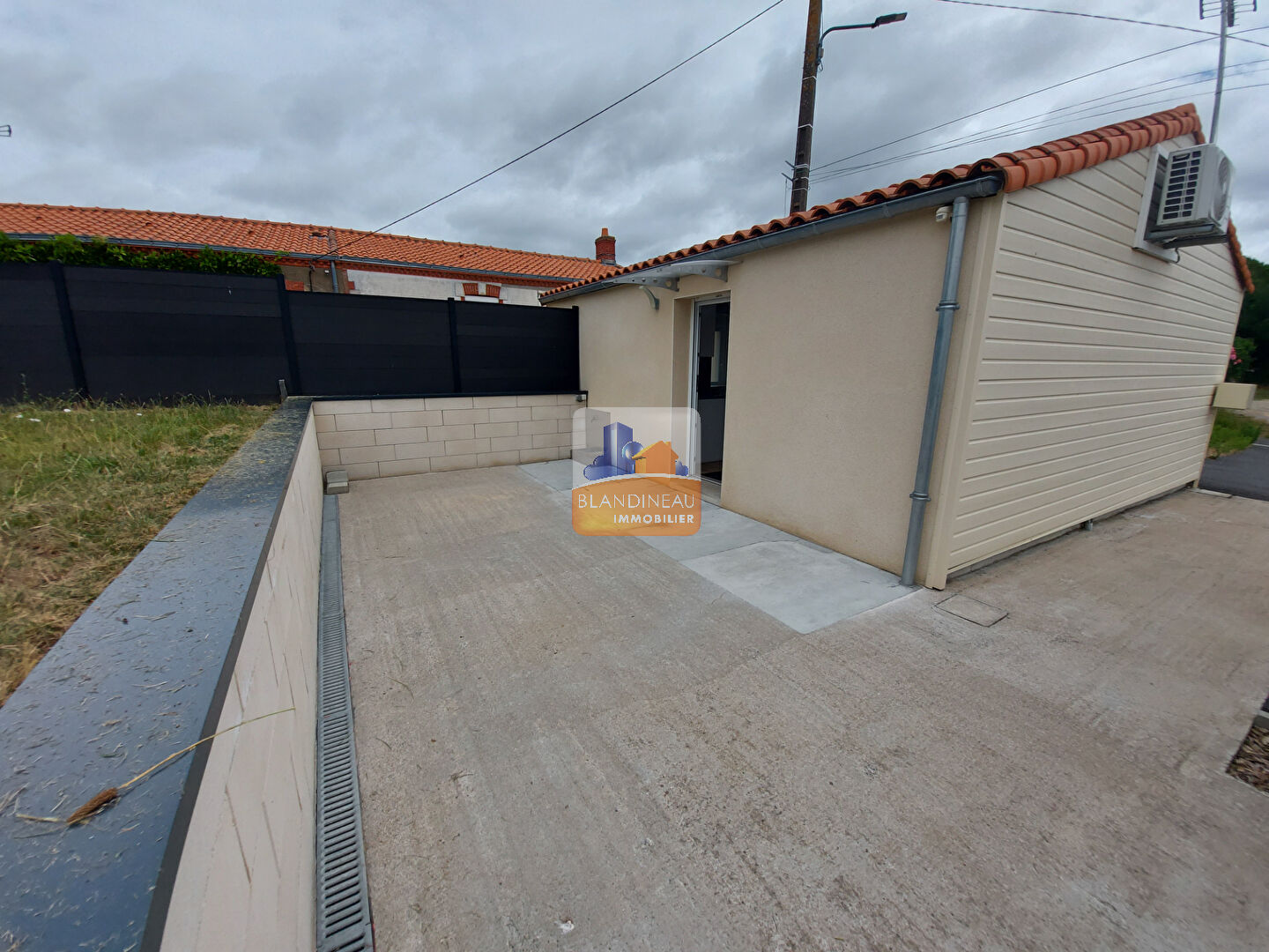 Photo Charmante maisonnette récente et meublée - BRAINS image 2/6