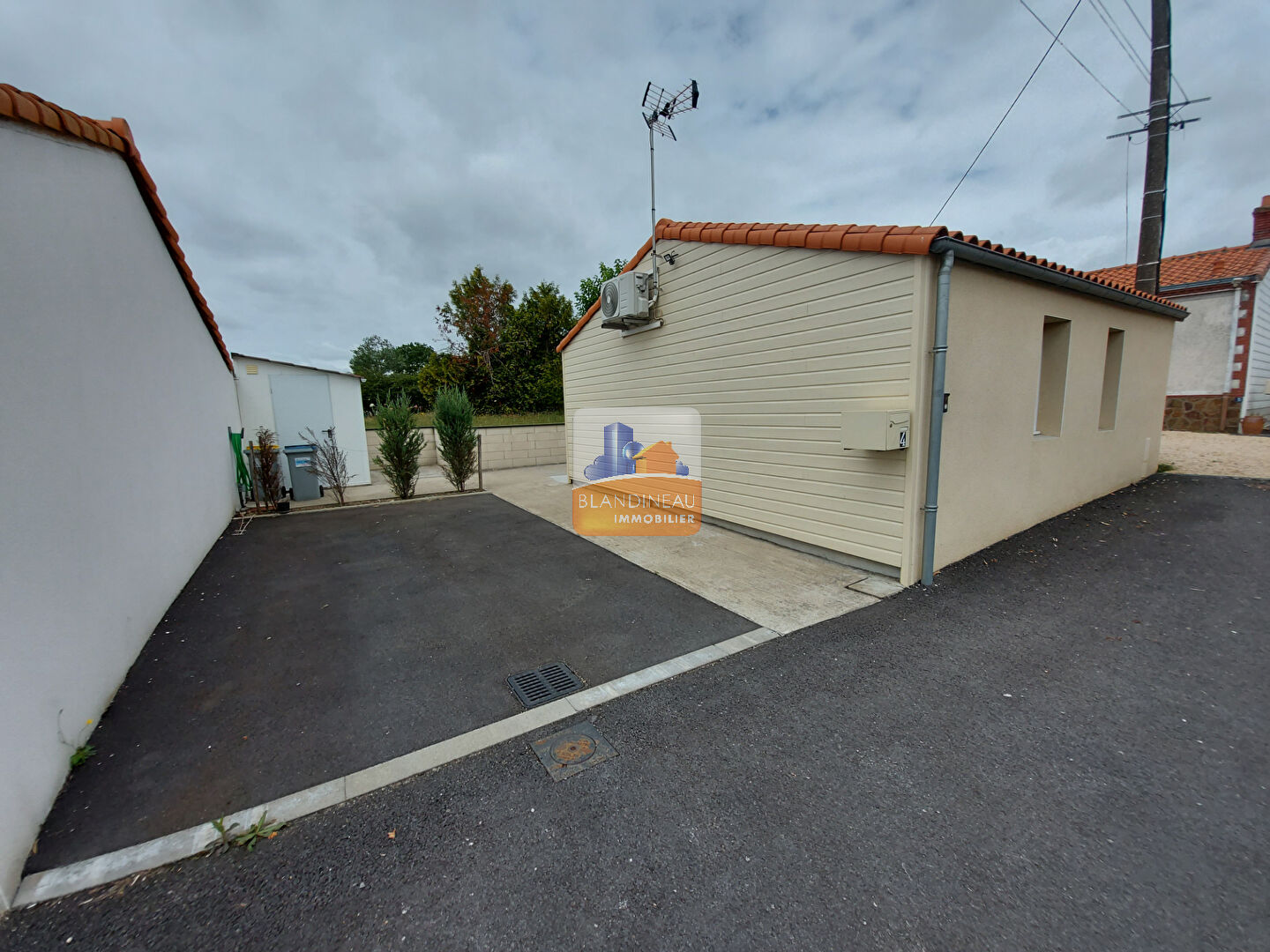 Photo Charmante maisonnette récente et meublée - BRAINS image 6/6