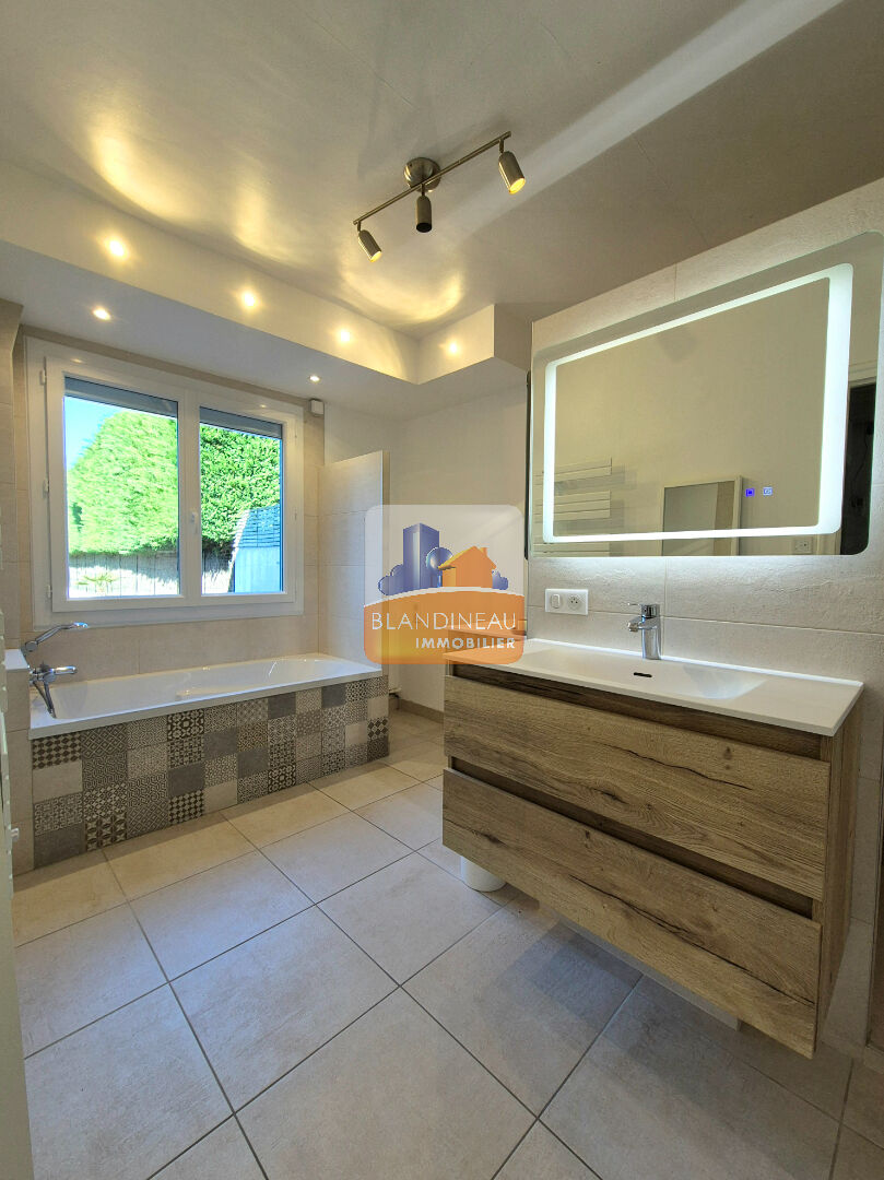 Photo MAISON BOUGUENAIS LES COUETS - 3 CH + BUREAU - 600 m² parcelle image 3/6