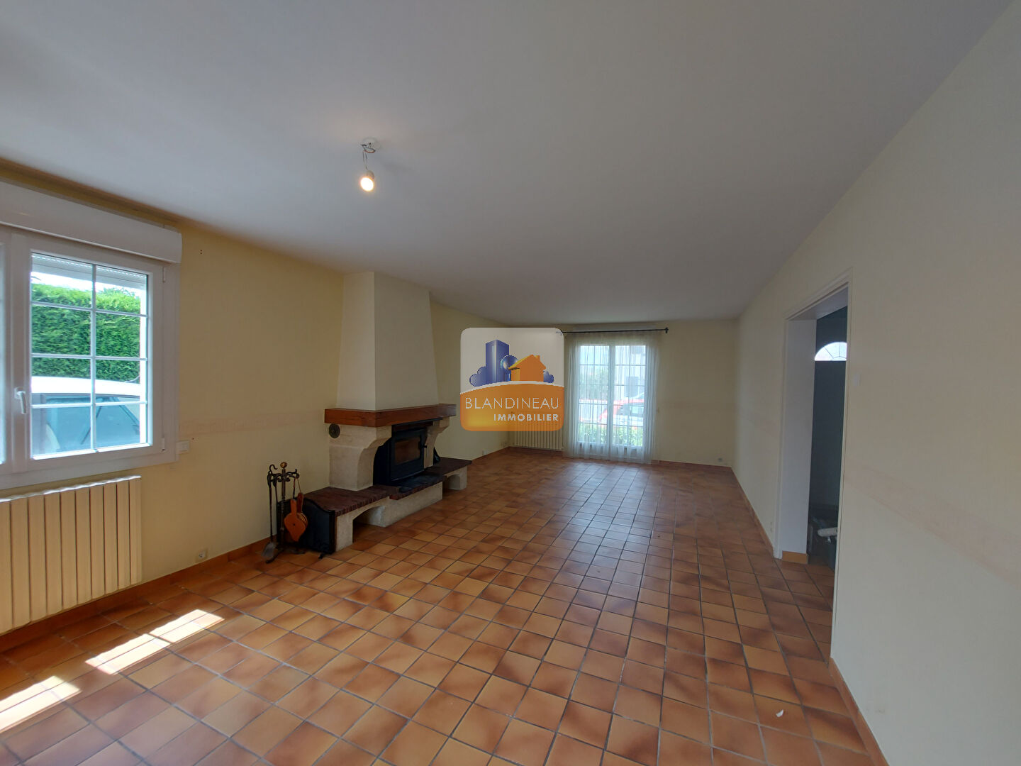 Photo RARE - BOUGUENAIS LES COUETS - Grande maison avec 3 chambres, garage et jardin image 2/6