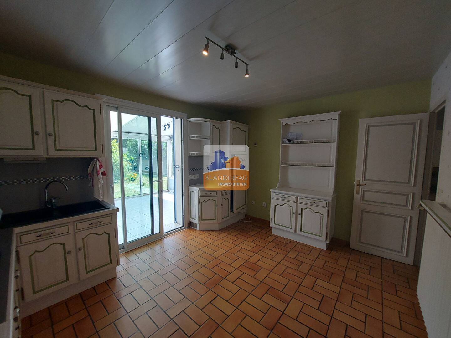 Photo RARE - BOUGUENAIS LES COUETS - Grande maison avec 3 chambres, garage et jardin image 5/6