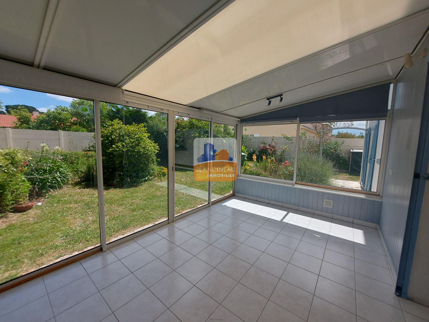 Photo RARE - BOUGUENAIS LES COUETS - Grande maison avec 3 chambres, garage et jardin image 6/6