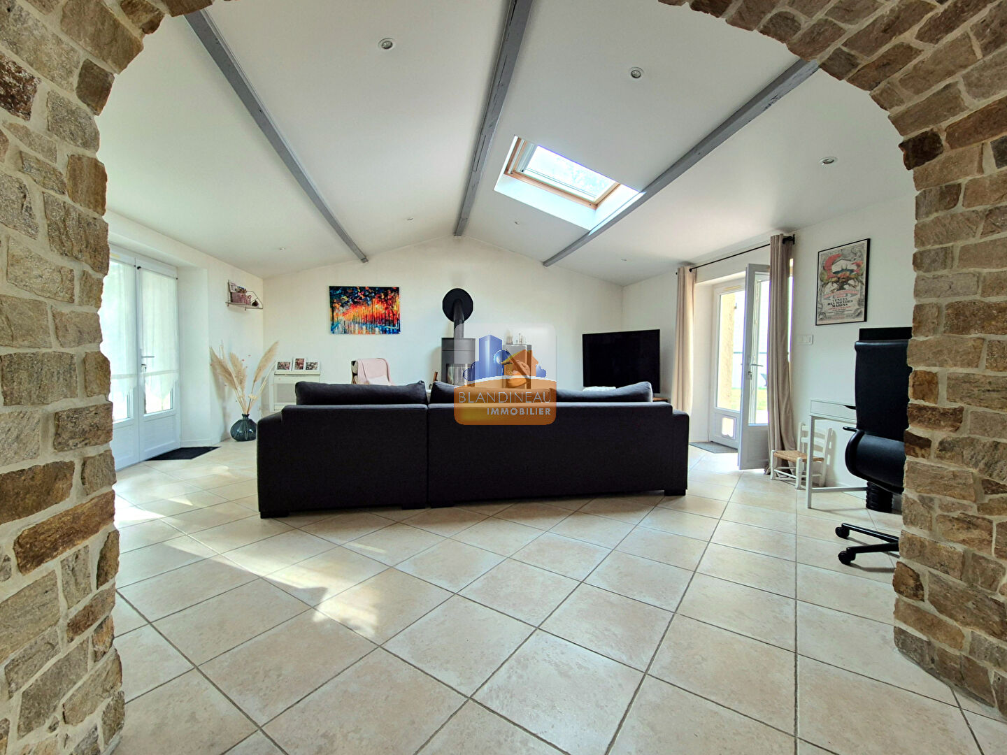 Photo LA CHEVROLIERE, QUARTIER PASSAY MAISON 166 m² - 3 CH - GRAND GARAGE - + 1000 m² DE PARCELLE image 4/6