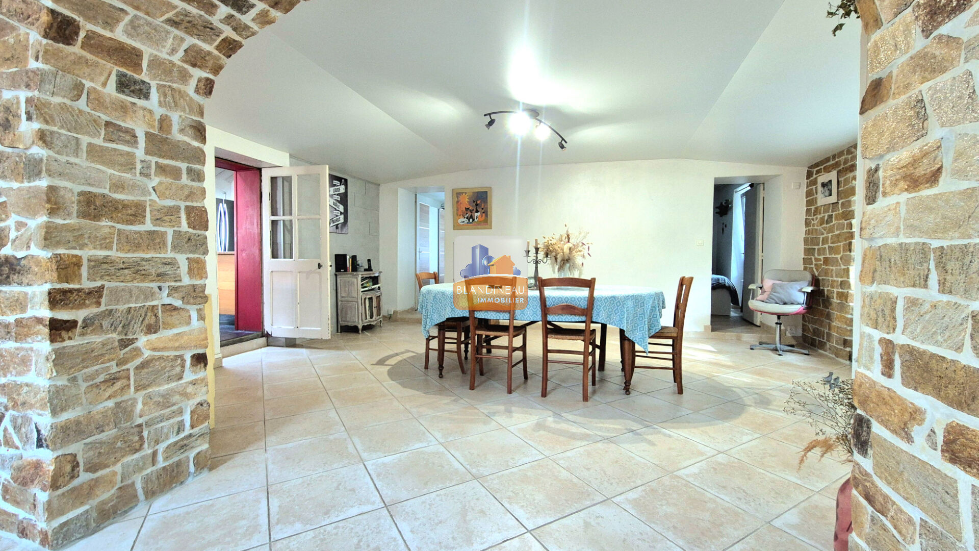 Photo LA CHEVROLIERE, QUARTIER PASSAY MAISON 166 m² - 3 CH - GRAND GARAGE - + 1000 m² DE PARCELLE image 5/6