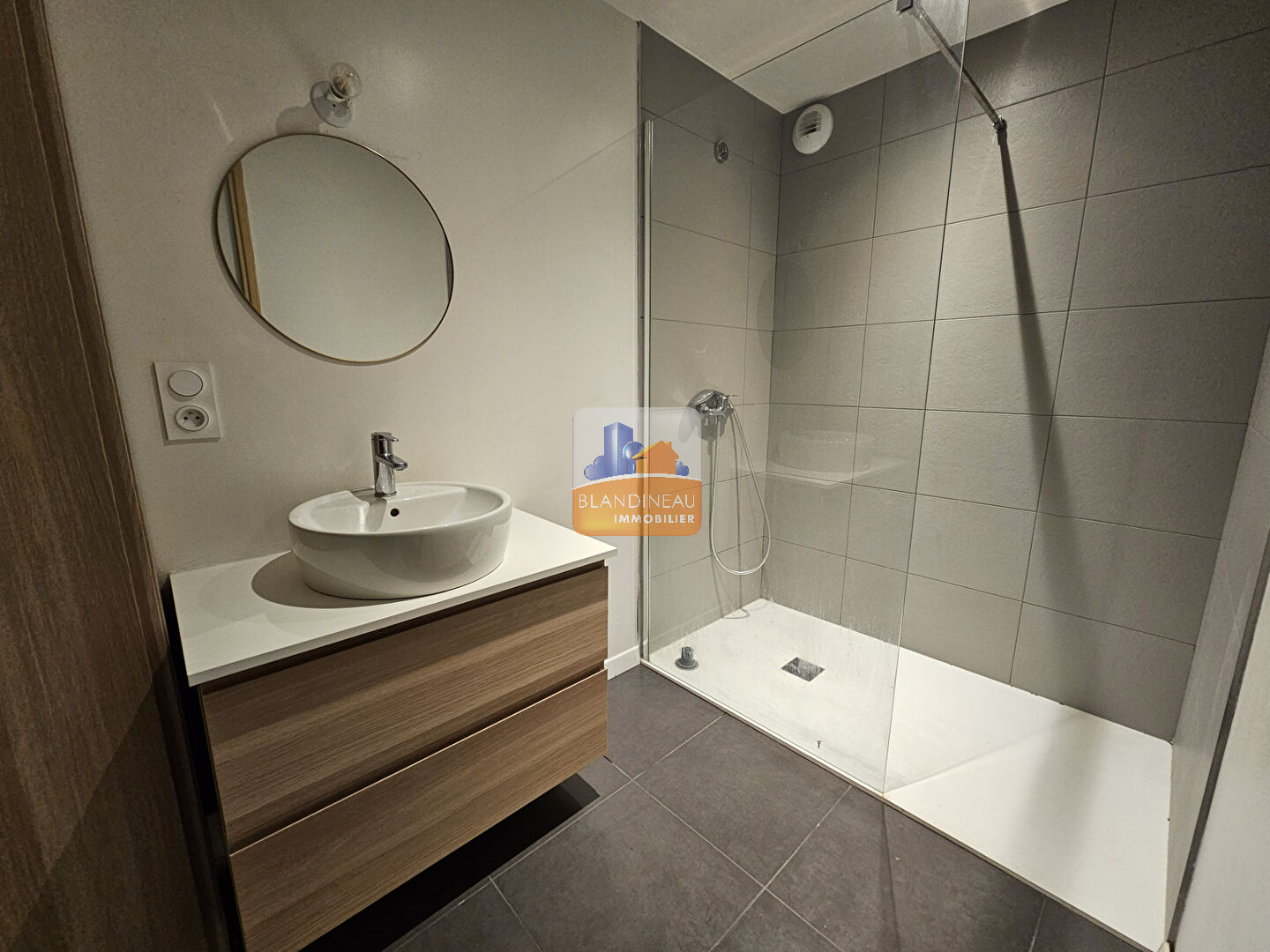 Photo BOUGUENAIS LES COUETS, MAISON 177 m², 5 CHAMBRES, JARDIN, PISCINE image 6/6