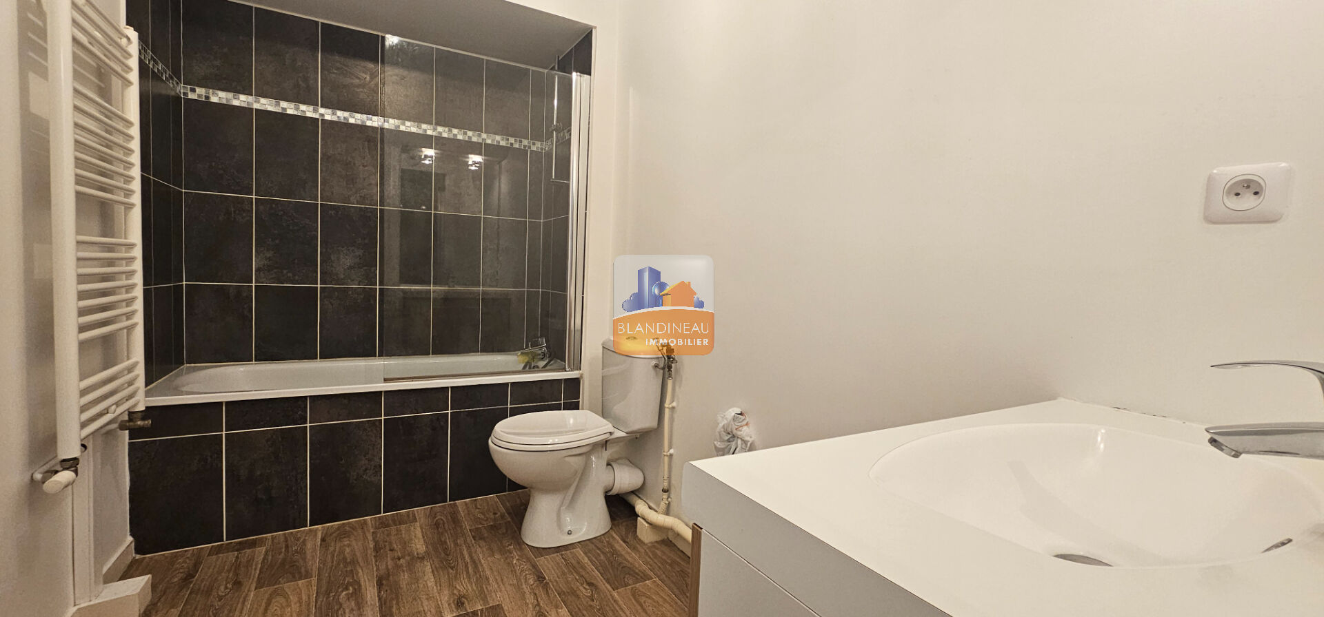 Photo BOUGUENAIS LES COUETS, TOUT PROCHE TRAM, APPARTEMENT T2  40.56 m2 - BALCON image 6/6