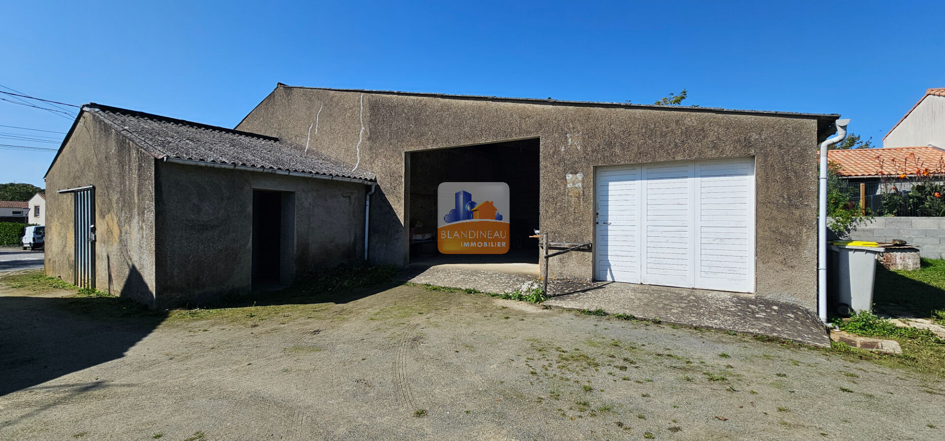 Photo BRAINS, PLEIN BOURG, BATIMENT A REHABILITER SUR TERRAIN 451 m² image 1/6
