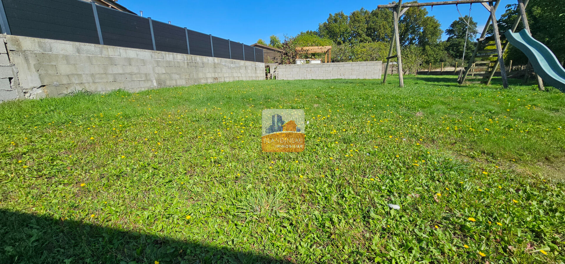 Photo BRAINS, PLEIN BOURG, BATIMENT A REHABILITER SUR TERRAIN 451 m² image 2/6