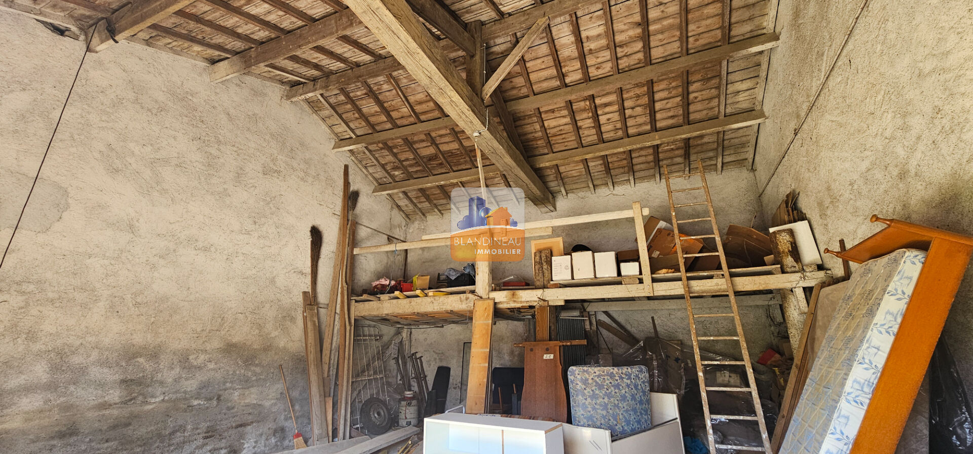 Photo BRAINS, PLEIN BOURG, BATIMENT A REHABILITER SUR TERRAIN 451 m² image 5/6