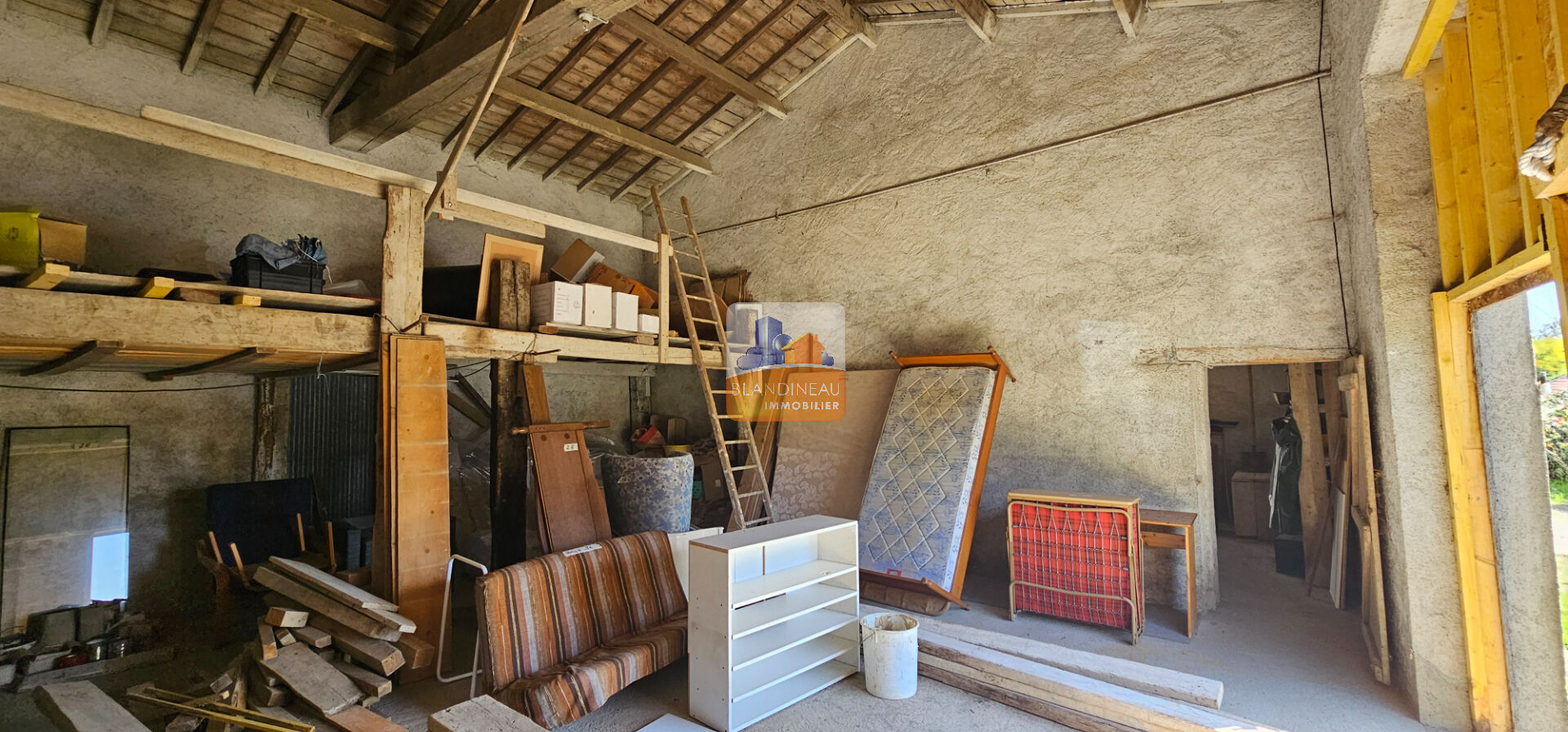 Photo BRAINS, PLEIN BOURG, BATIMENT A REHABILITER SUR TERRAIN 451 m² image 6/6