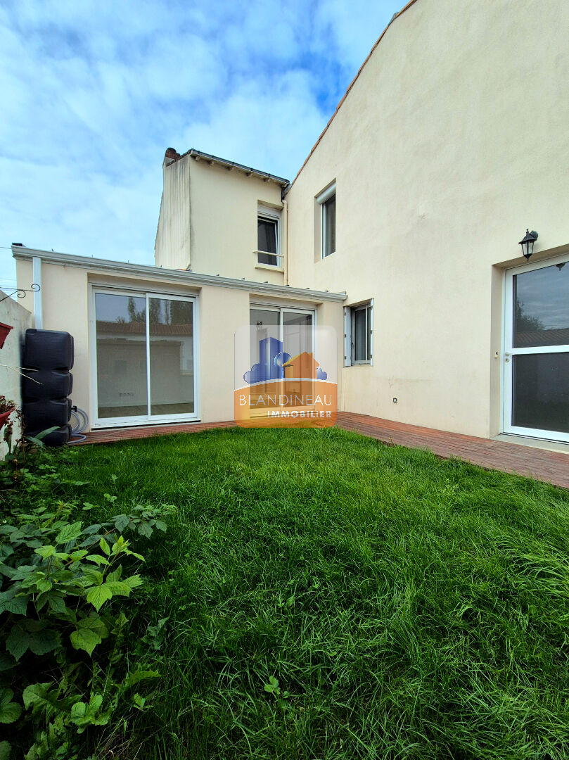BOUGUENAIS LES COUETS, EN HAMEAU - 2 CH + 1 BUREAU - 111 m² PARCELLE
