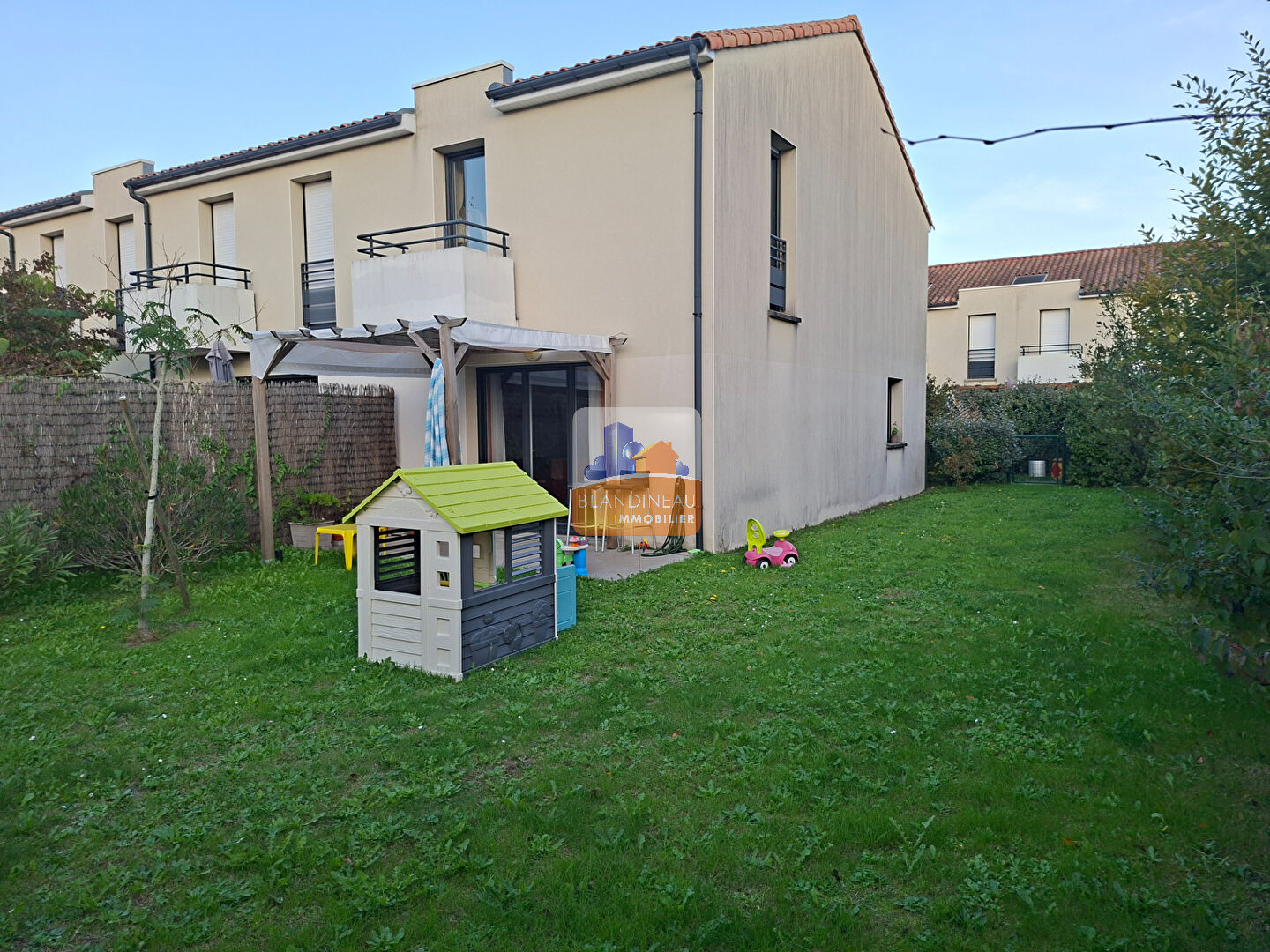 ST JEAN DE BOISEAU - MAISON 3CH, JARDIN, STATIONNEMENTS