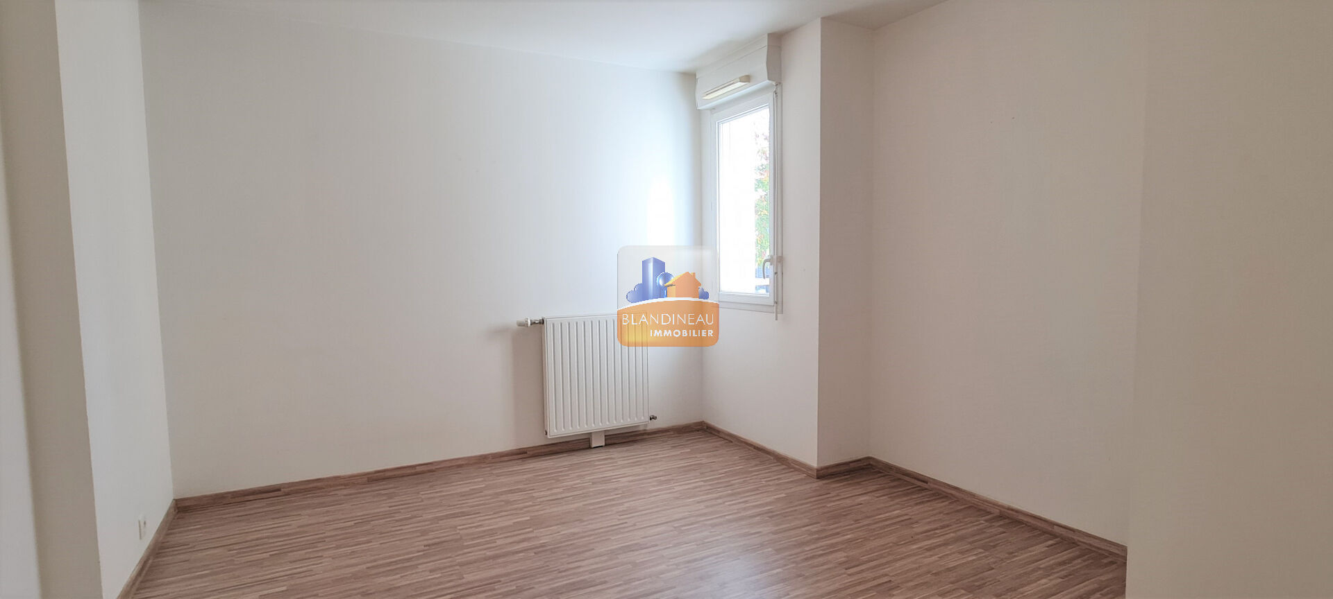 Photo SAINT HERBLAIN BOURG-immeuble de 2014, T2 avec balcon et parking s/s sol image 4/6