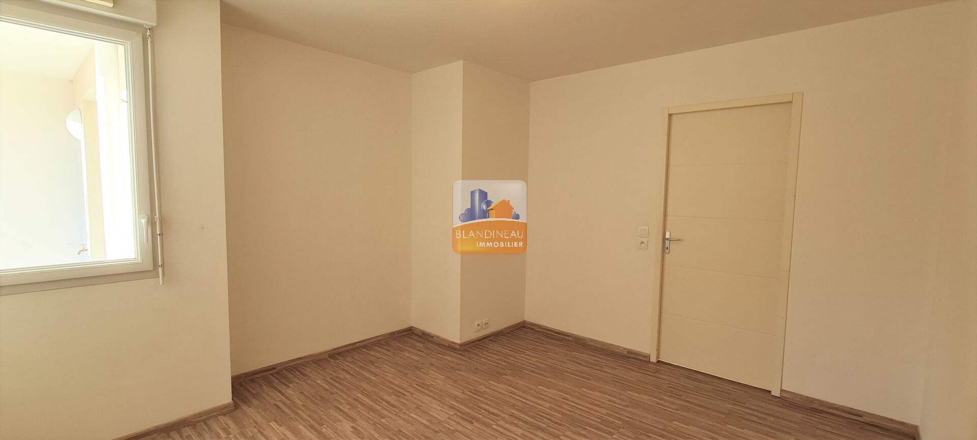 Photo SAINT HERBLAIN BOURG-immeuble de 2014, T2 avec balcon et parking s/s sol image 5/6