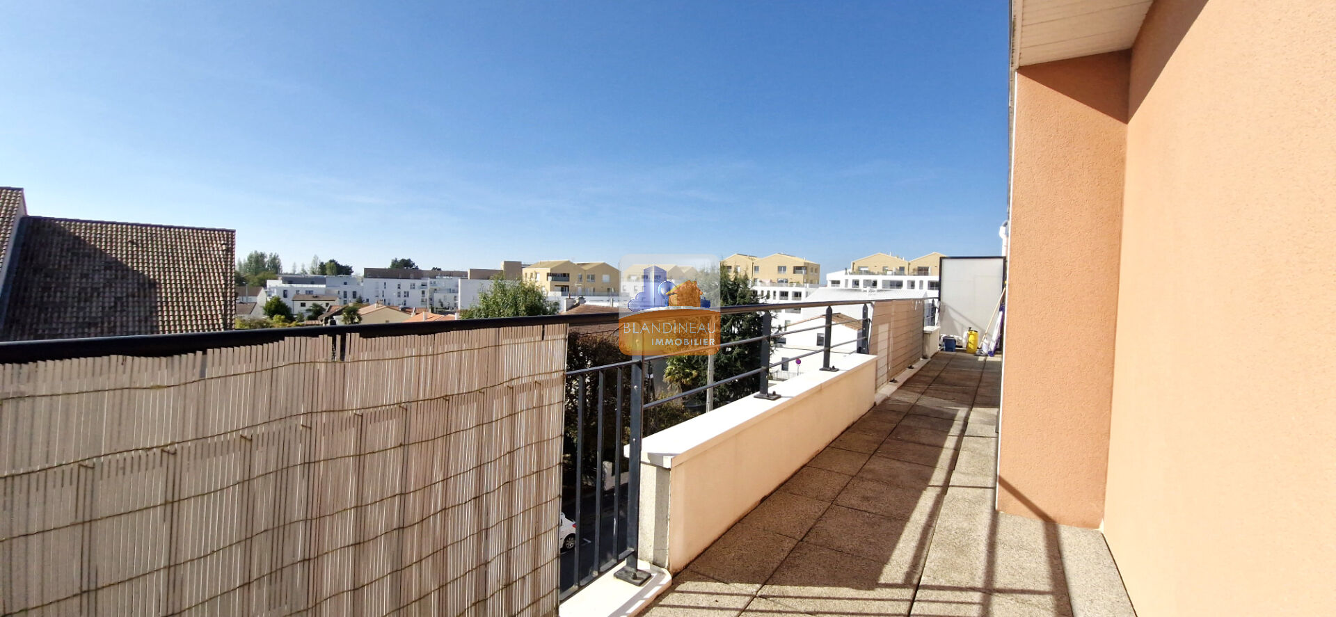 Photo LES SORINIERES - APPARTEMENT 43.85 M² ,1 CHAMBRE, GRANDE TERRASSE ET GRAND GARAGE image 5/6
