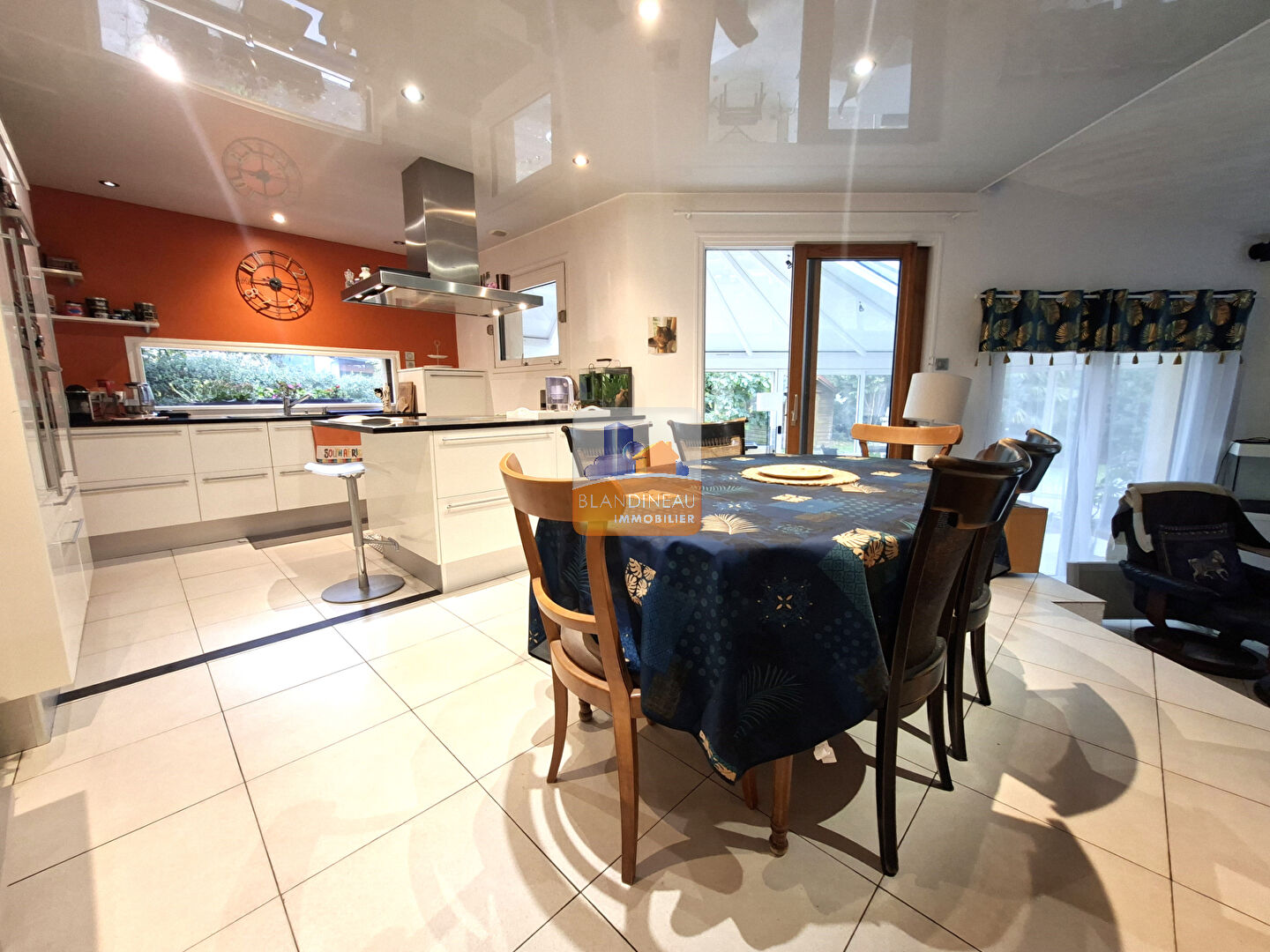 Photo STE PAZANNE : MAISON FAMILIALE 3CH (POSSIBILITE 4), BUREAU, GARAGE, CAVE, JARDIN image 5/6