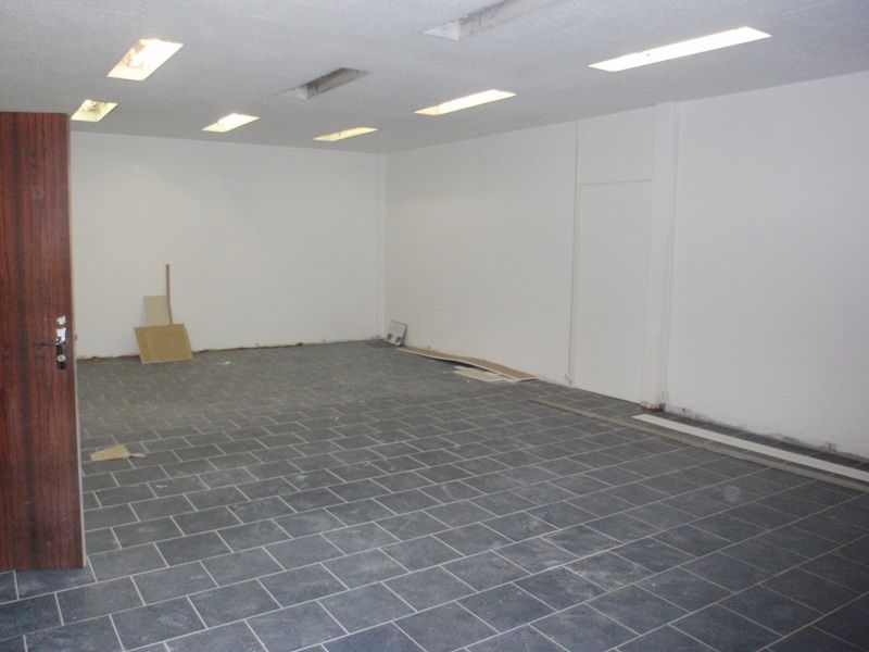 Photo Local d'activités - 3500 m² - Courcelles les Lens image 2/6