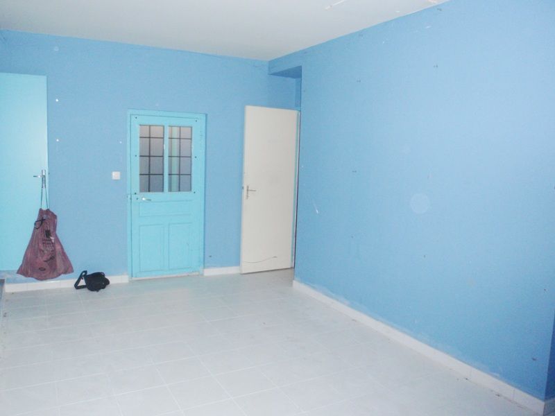 Photo Local - 85 m² - Billy Montigny image 2/2