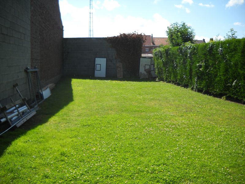 Bâtiments de 700 m² sur terrain de 2324 m²