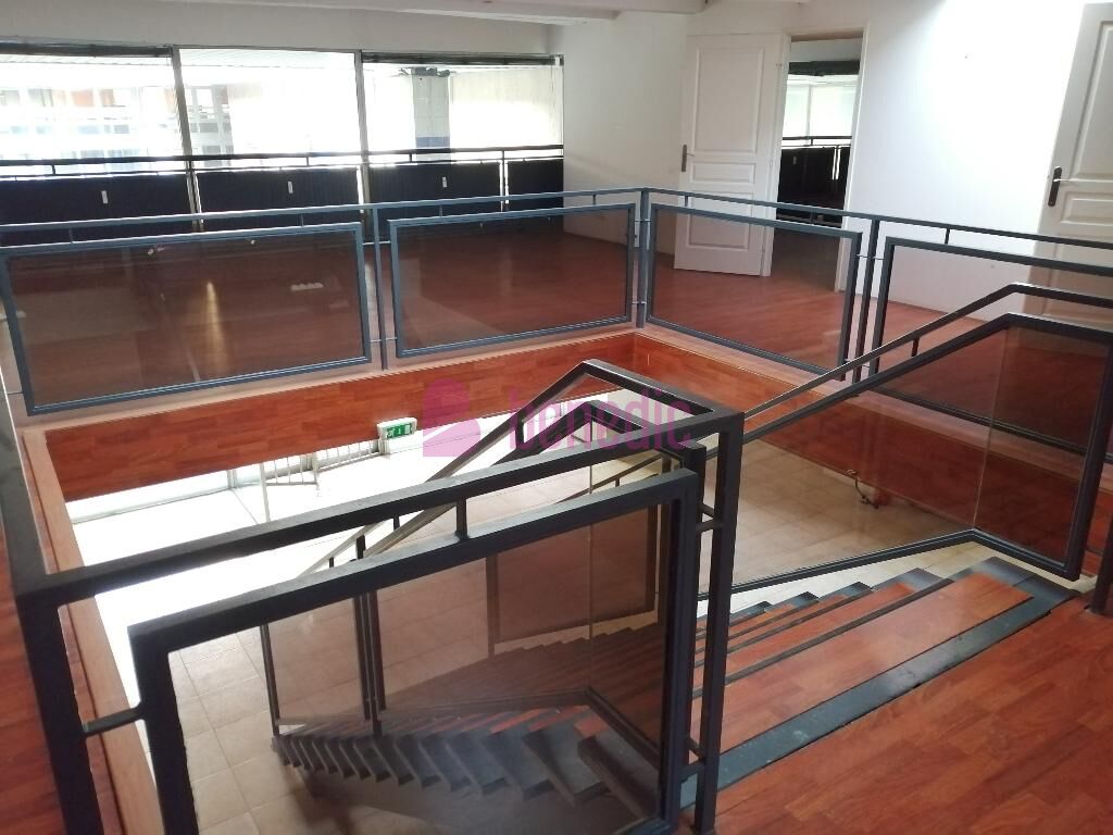 Photo A vendre en exclusivité  des murs commerciaux Place Coislin à Metz image 1/5