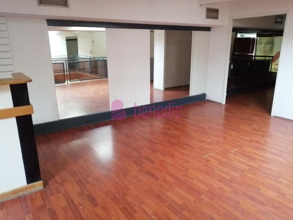 Photo A vendre en exclusivité  des murs commerciaux Place Coislin à Metz image 2/5