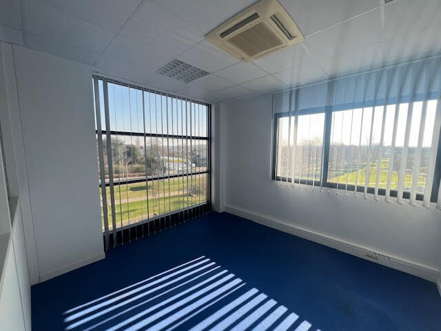 Photo A LOUER BUREAUX PROCHE TECHNOPOLE - 102M² image 3/6