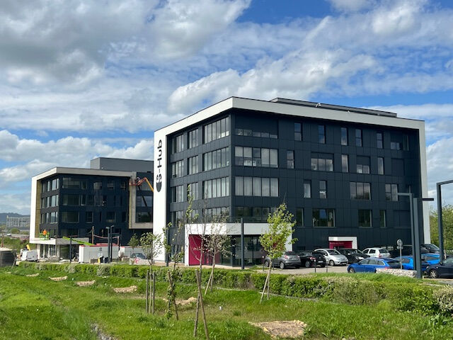 Photo BUREAUX A LOUER ZAC DE MEILBOURG - YUTZ - 73 M² DIVISIBLE A PARTIR DE 69.01 M² image 2/5