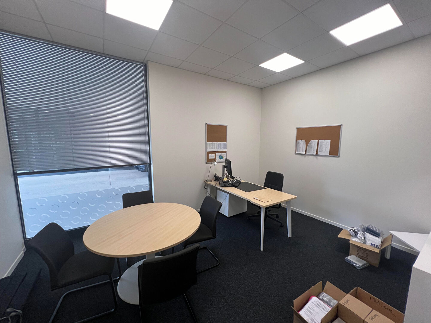 Photo A LOUER BUREAUX - POLE SANTE INNOVATION DE MERCY - 144M² image 3/6