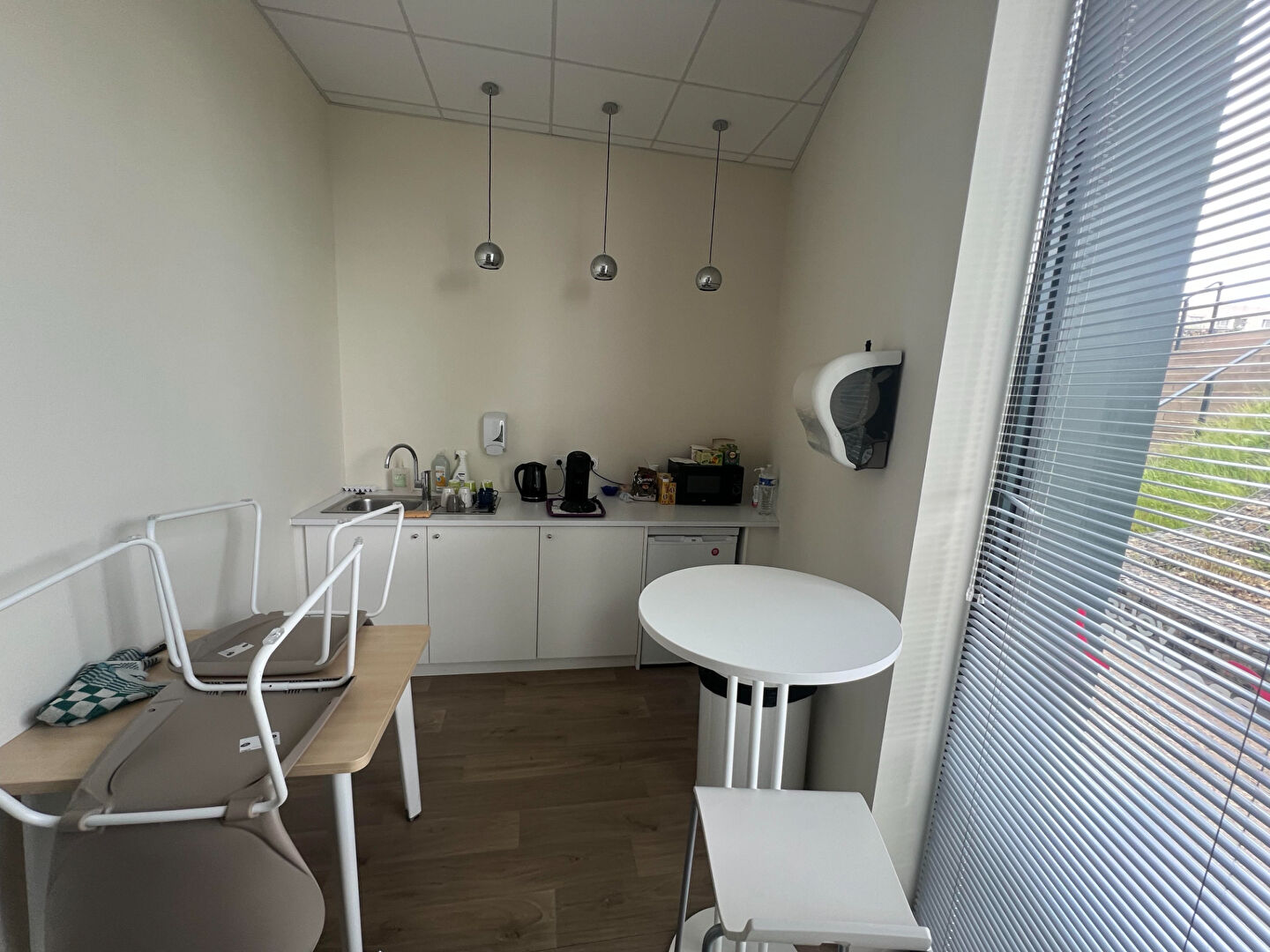 Photo A LOUER BUREAUX - POLE SANTE INNOVATION DE MERCY - 144M² image 6/6