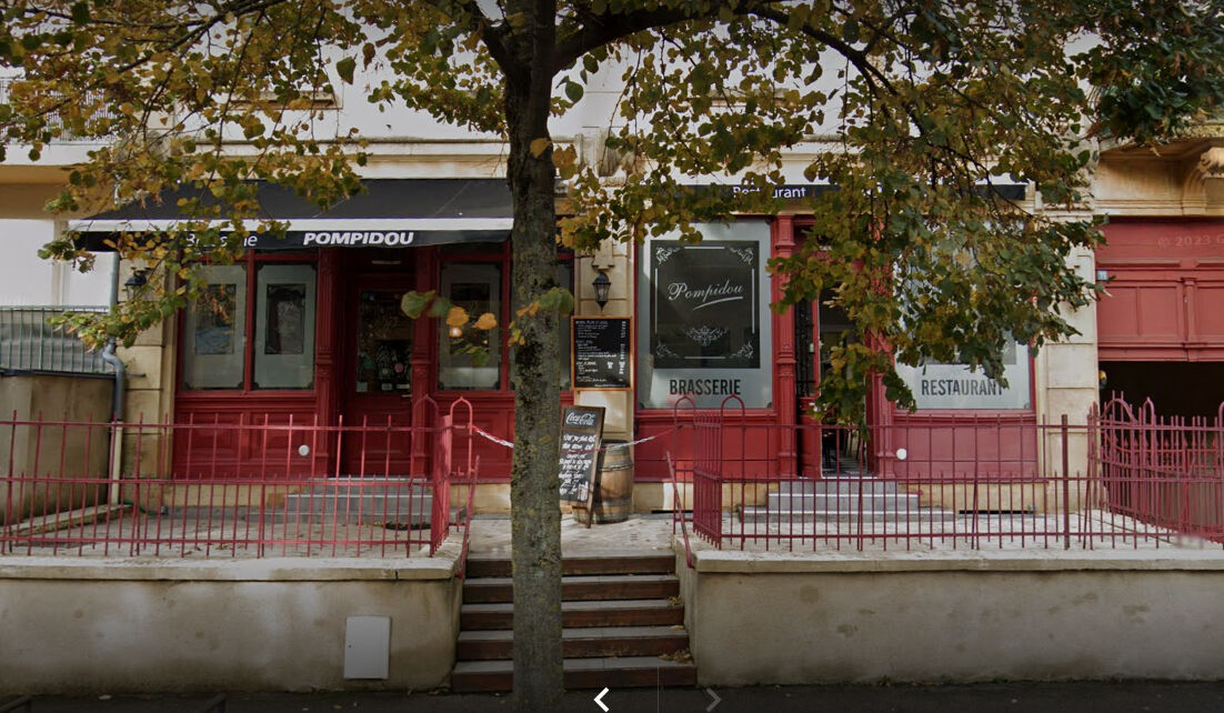 À Vendre : Local Commercial Spacieux avec Cuisine Équipée