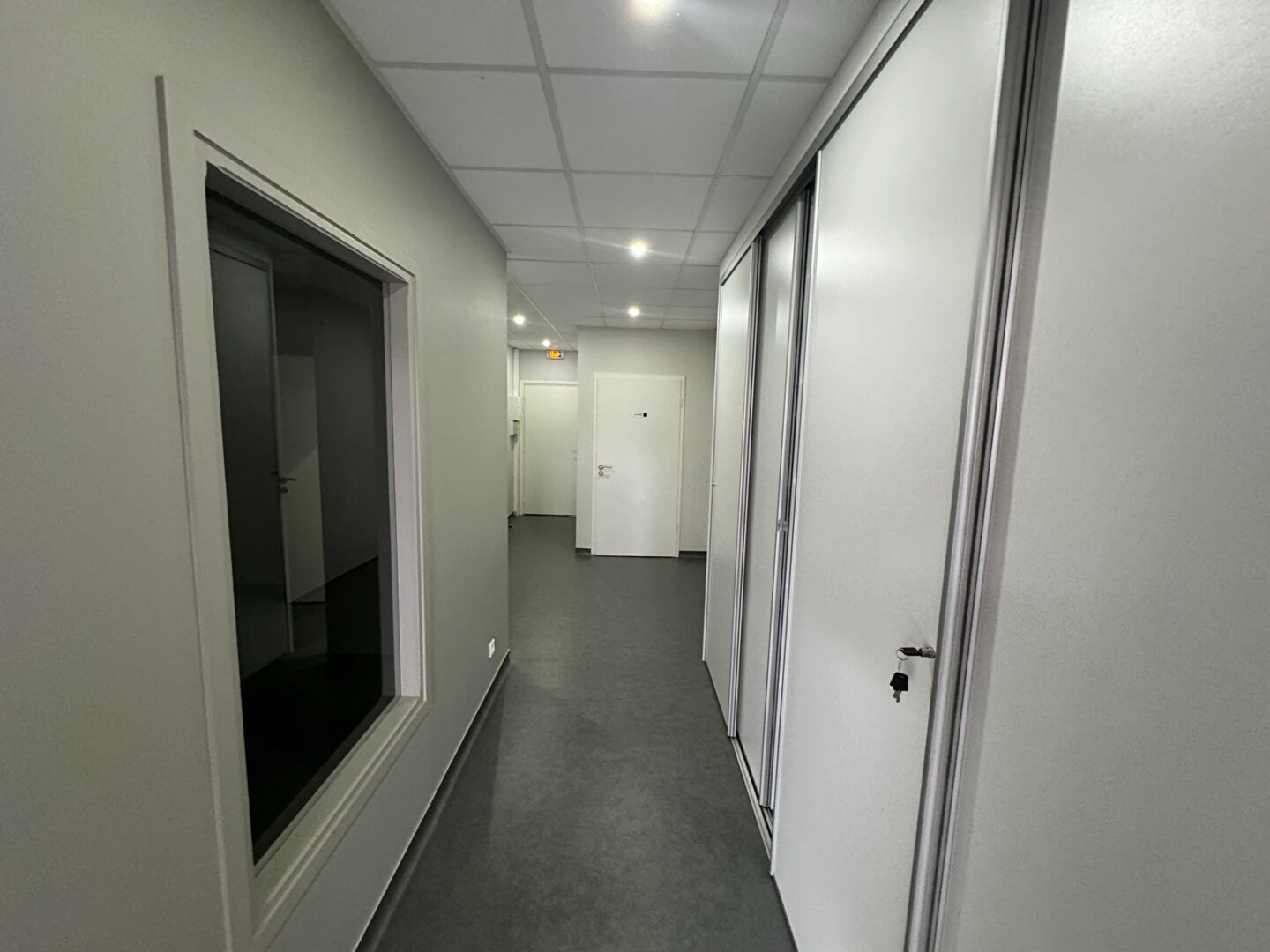 Photo Bureaux équipés de 67m² avec Parking Privatif - Opportunité Unique à Saisir ! image 6/6