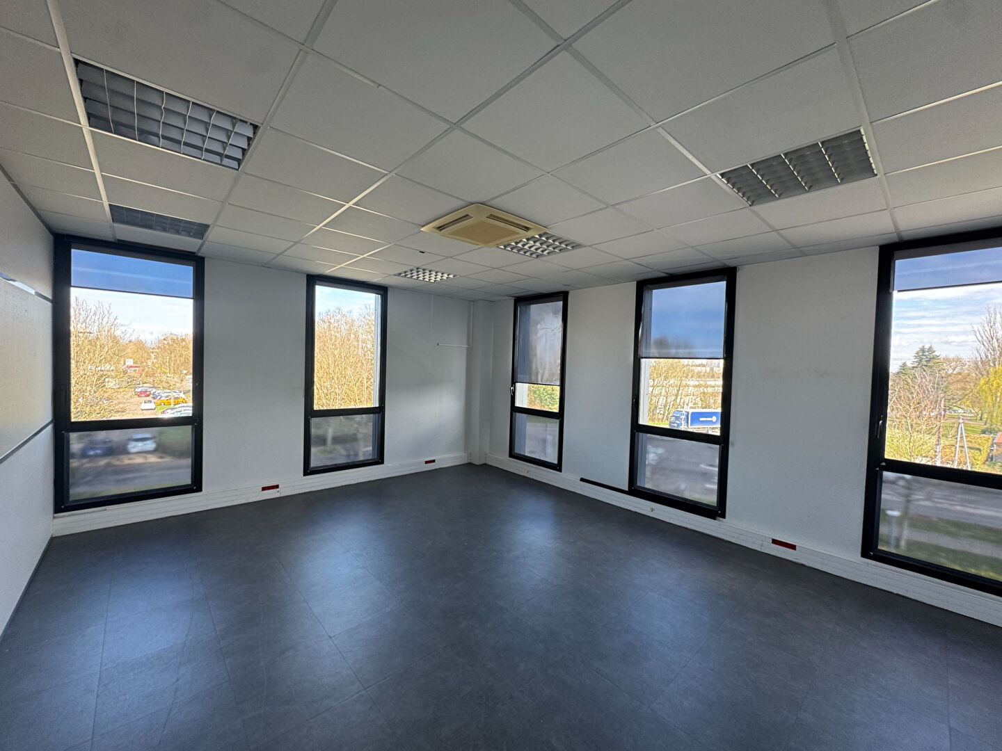 Photo Bureaux 326 m² à louer ? Metz ActiCom, 14 parkings, climatisation, accès PMR image 3/6